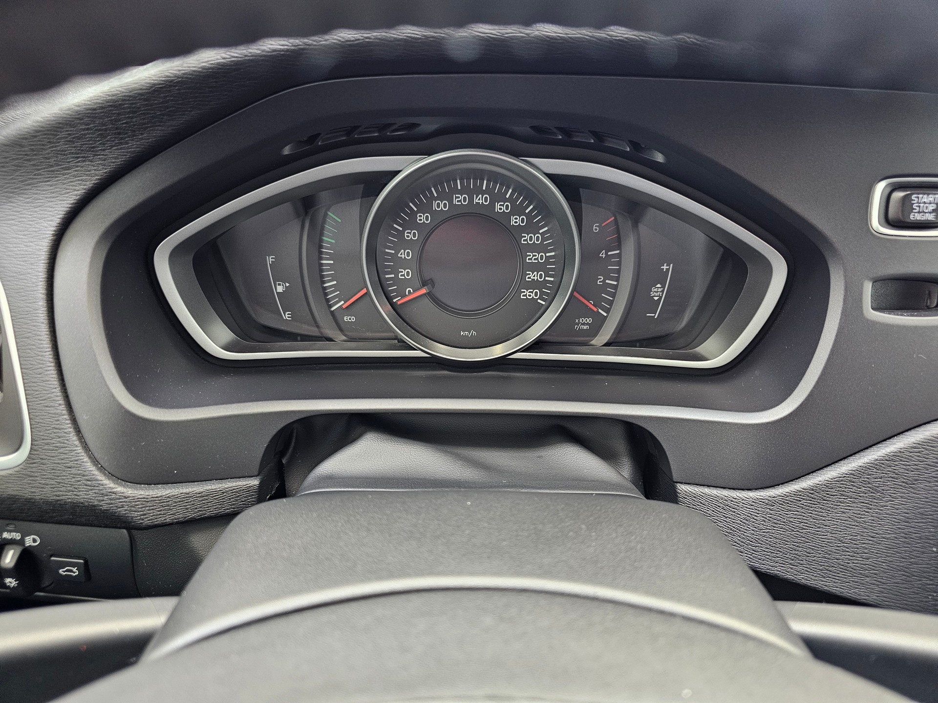 VOLVO V40 D3 Momentum-image-15