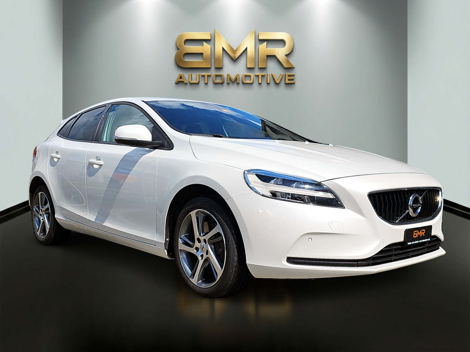 VOLVO V40 D3 Momentum-image-2