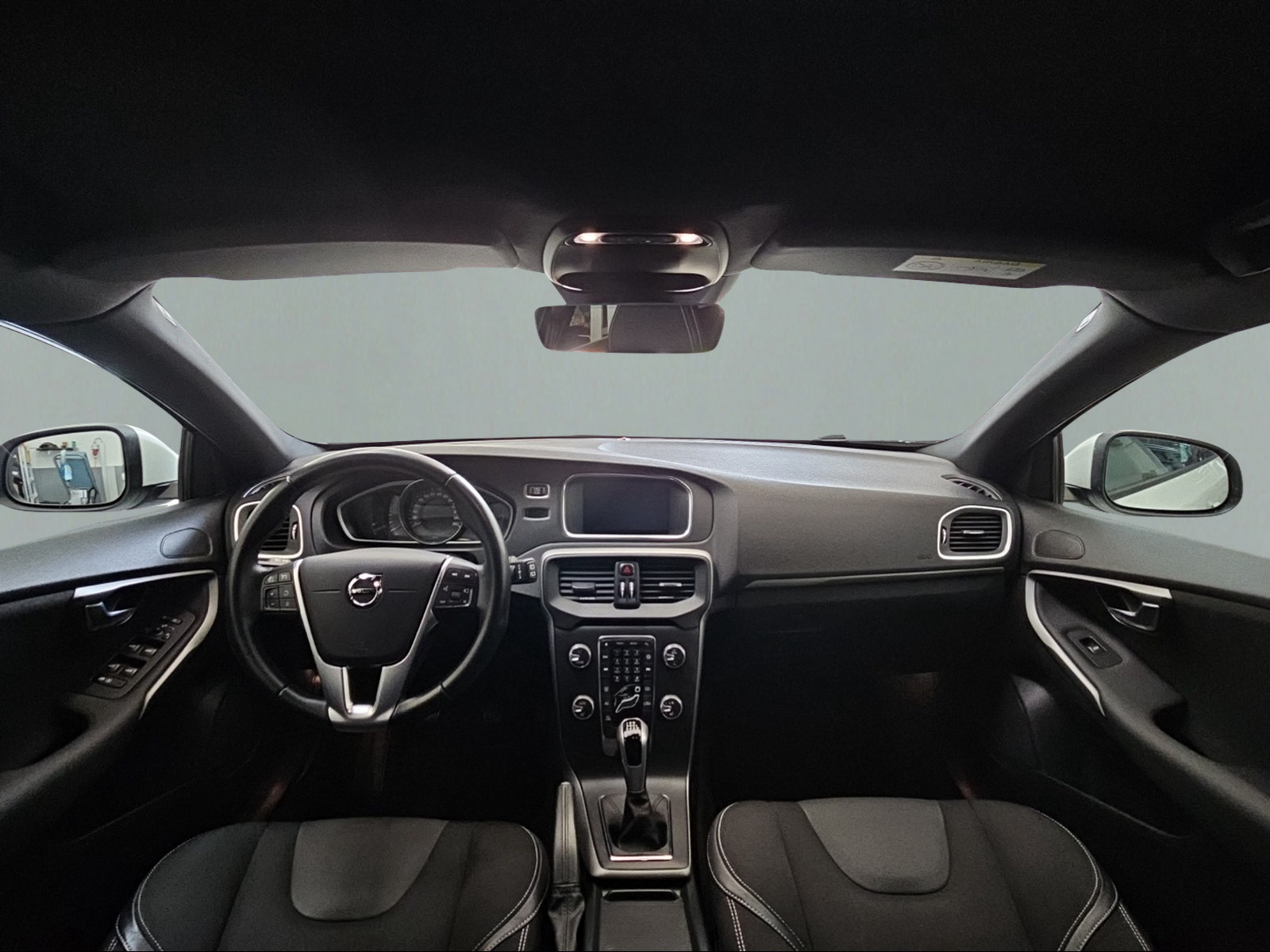 VOLVO V40 D3 Momentum-image-9