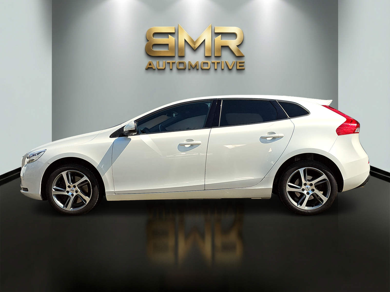 VOLVO V40 D3 Momentum-image-7