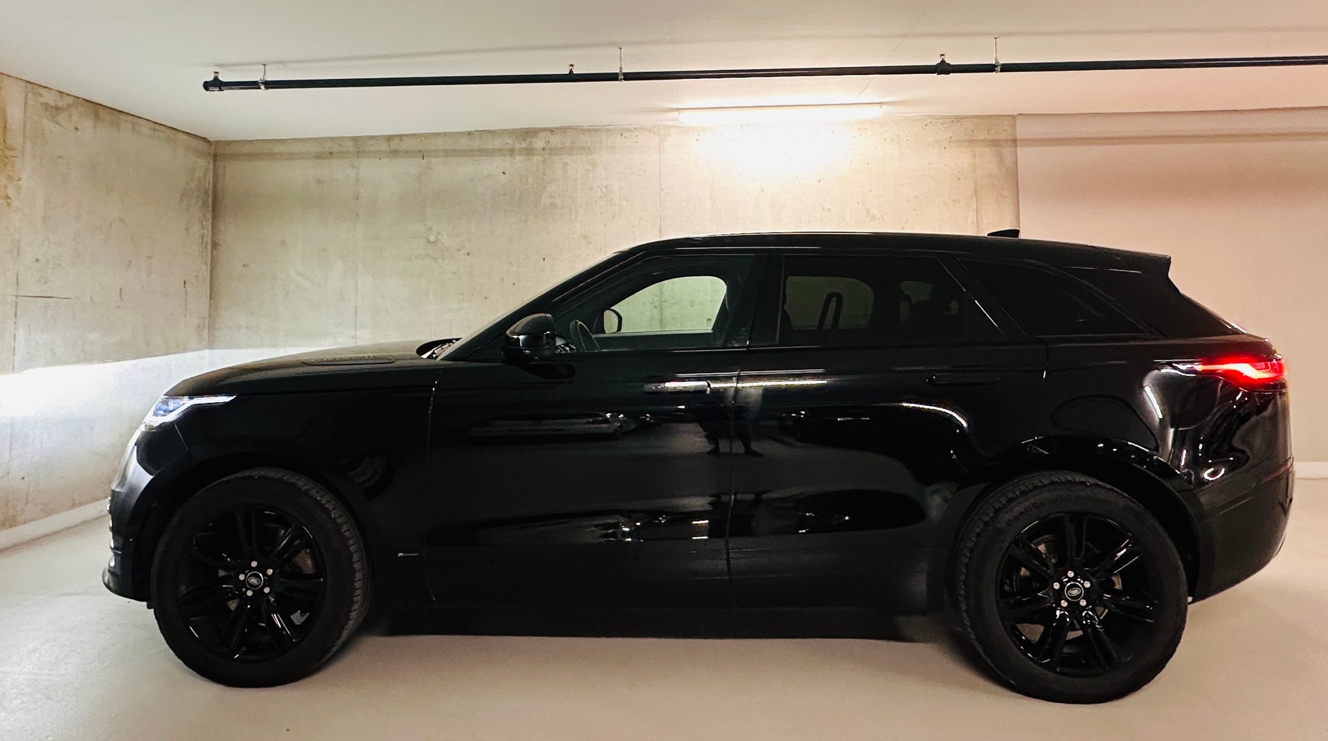 LAND ROVER 2.0 T R-Dynamic SE-image-10