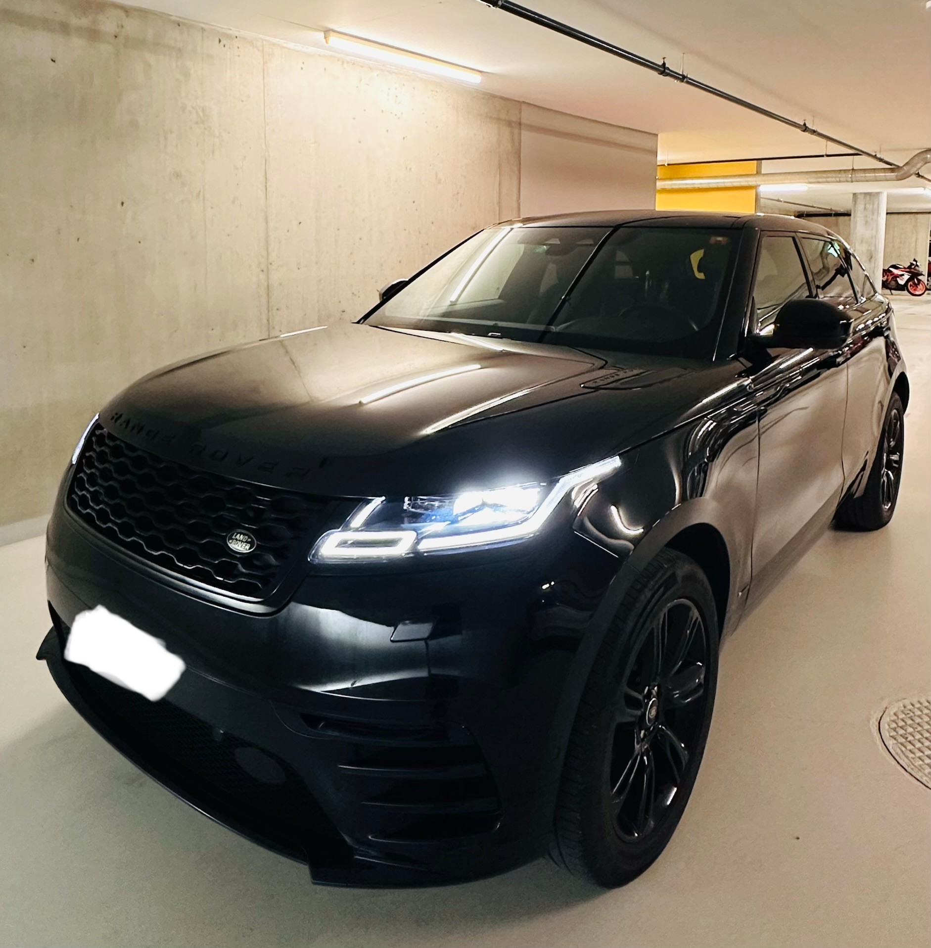 LAND ROVER 2.0 T R-Dynamic SE-image-6