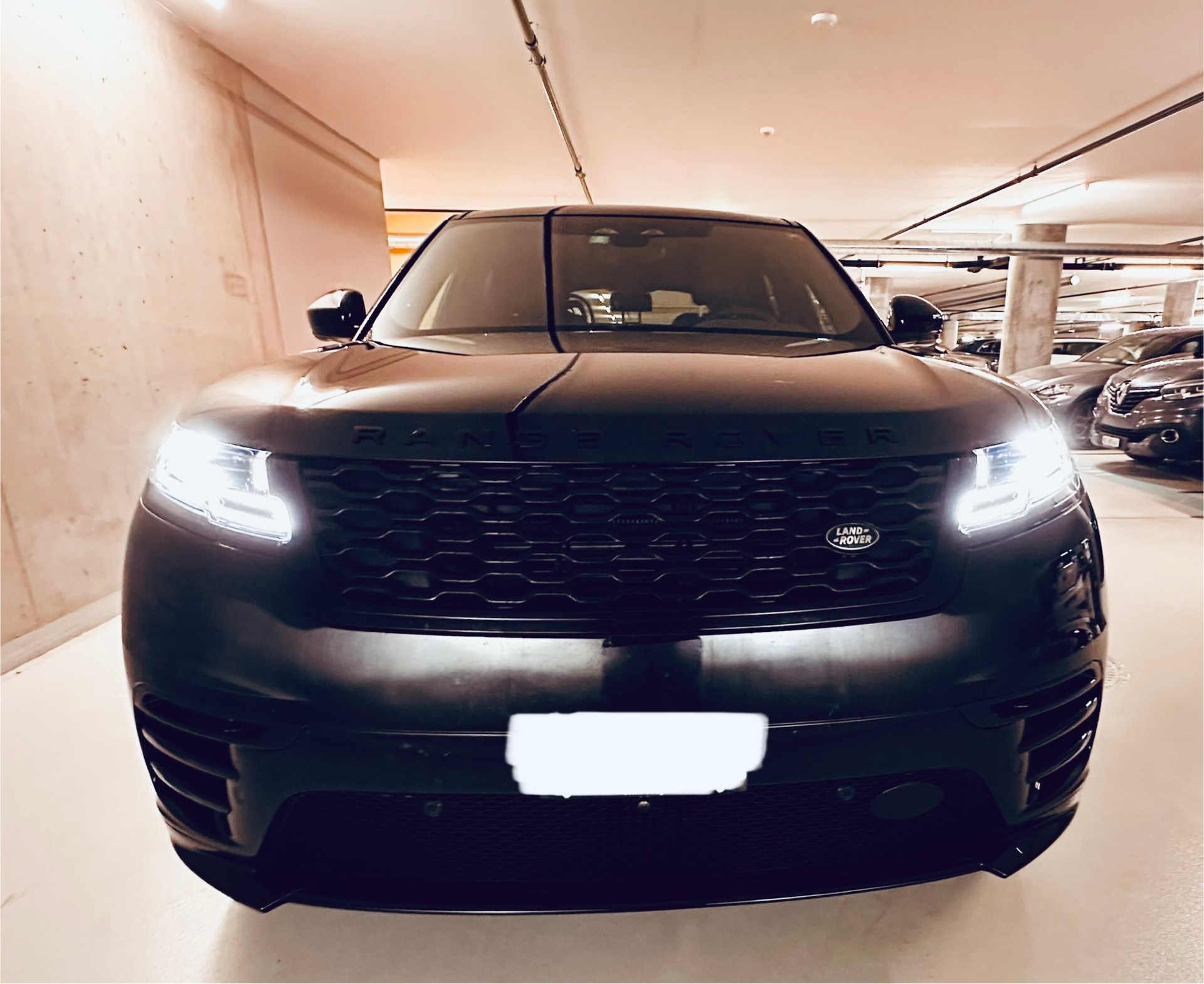 LAND ROVER 2.0 T R-Dynamic SE-image-5