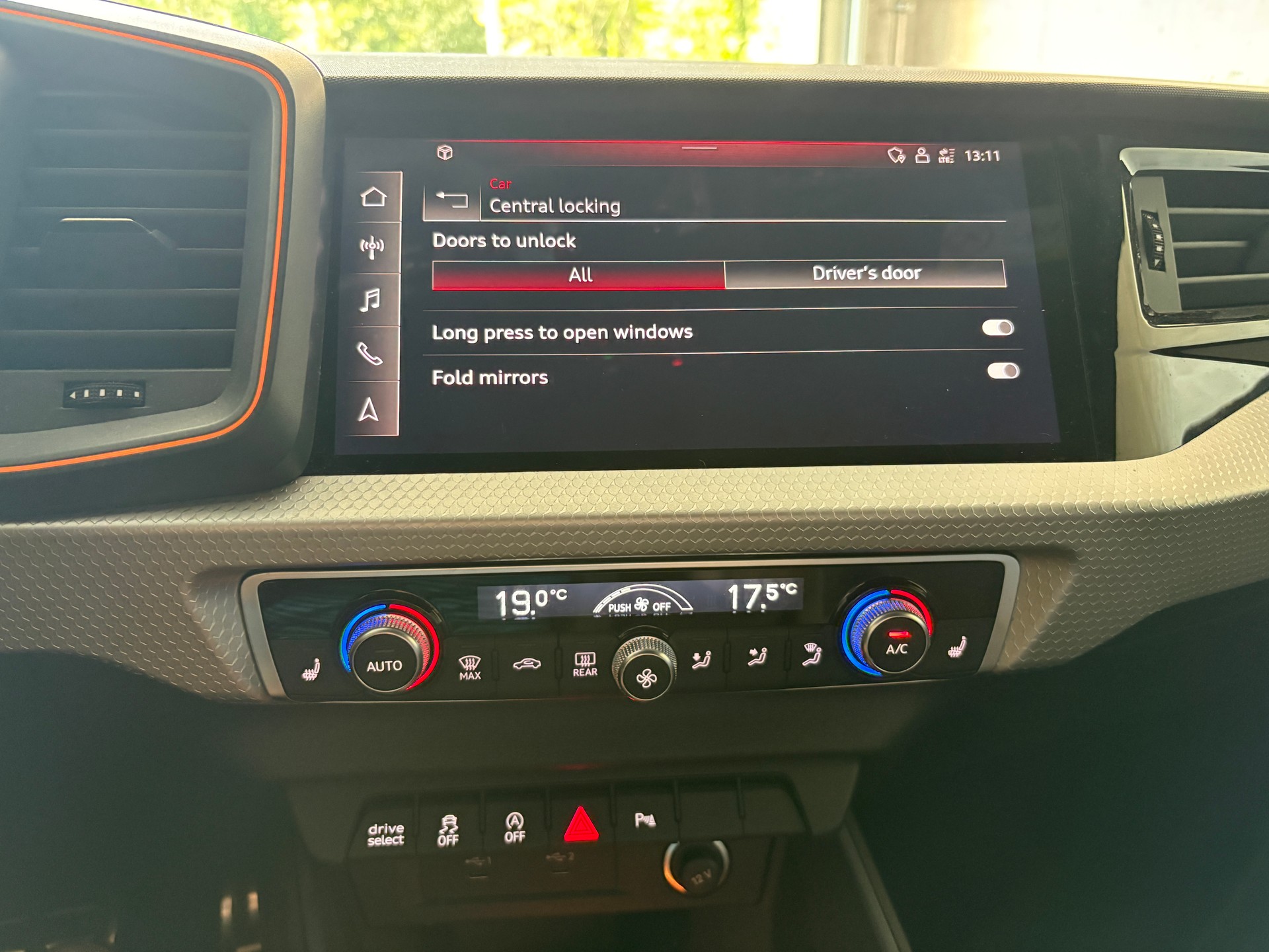 AUDI 1.5 35 TFSI S-Tronic-image-15