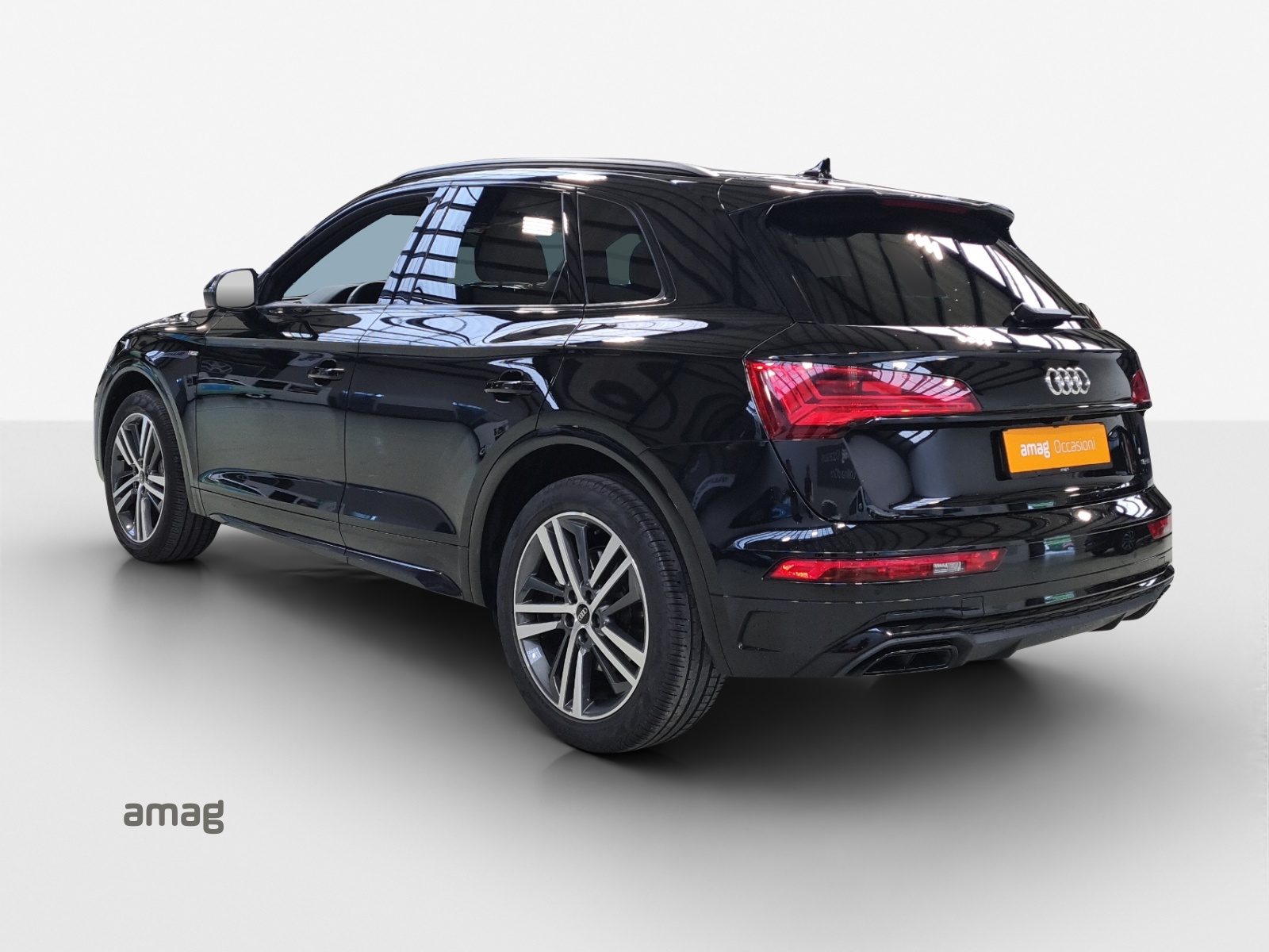 AUDI Q5 40 TDI Black Edition quattro S-tronic-image-2