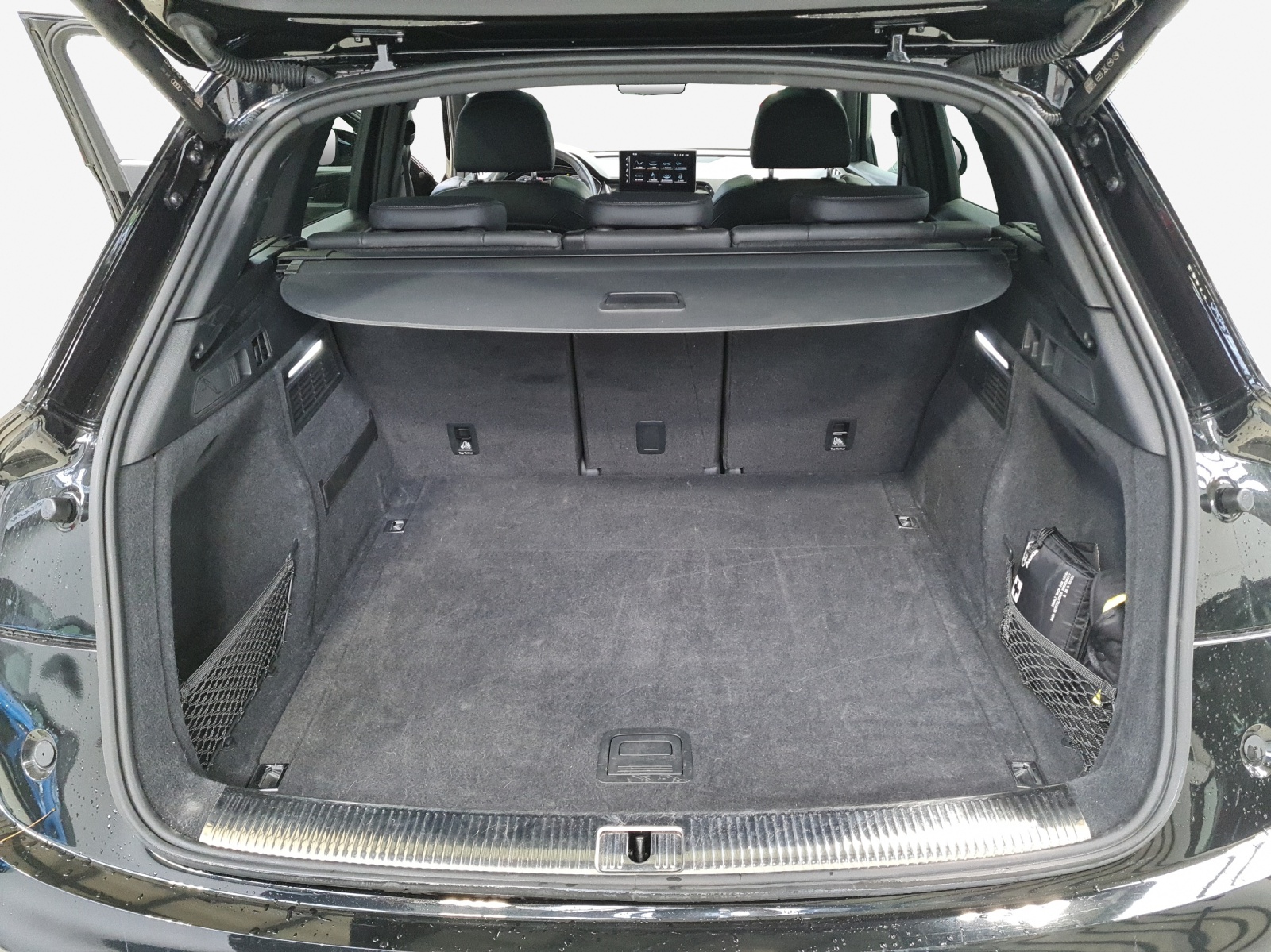 AUDI Q5 40 TDI Black Edition quattro S-tronic-image-12