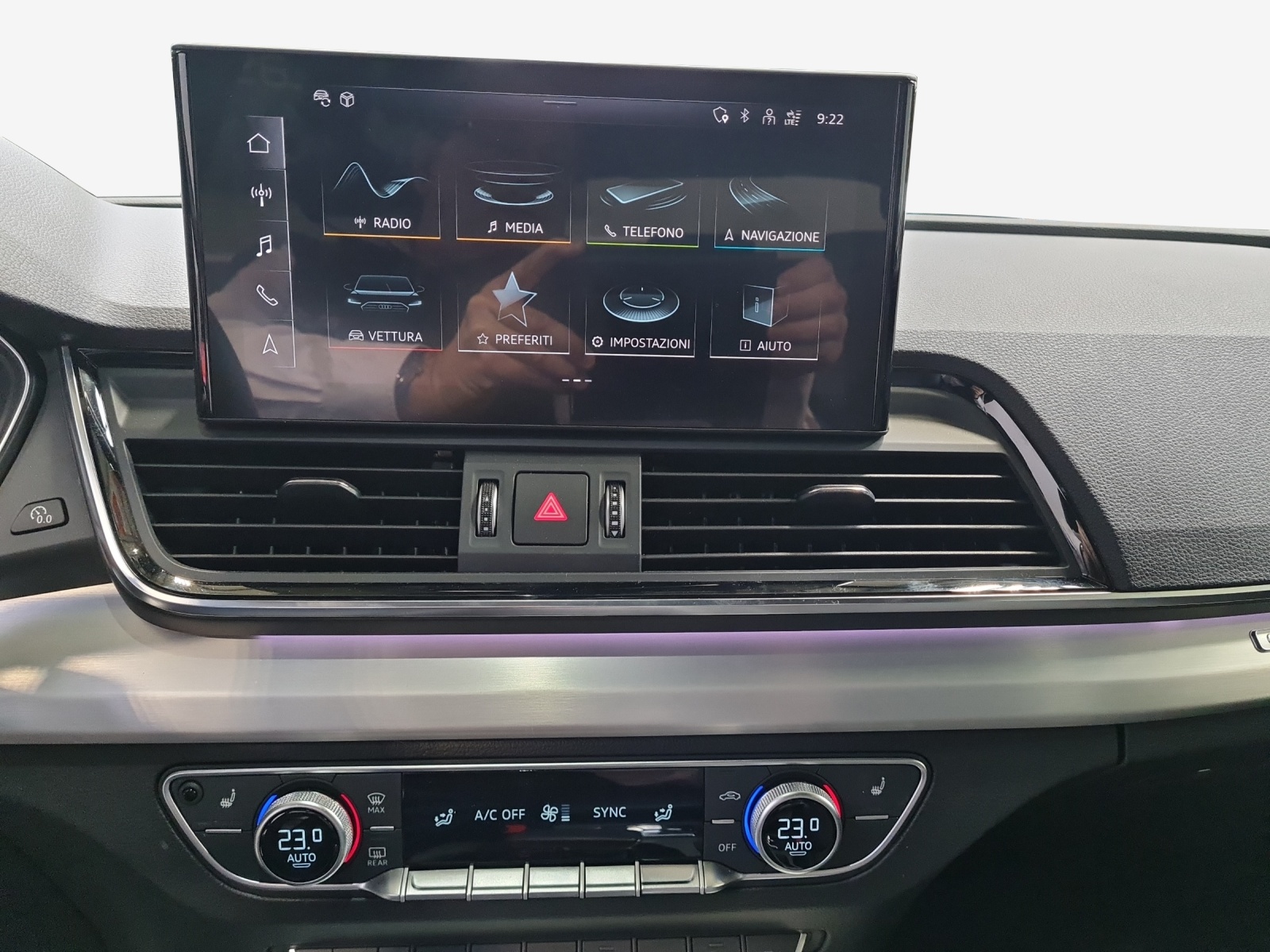 AUDI Q5 40 TDI Black Edition quattro S-tronic-image-10