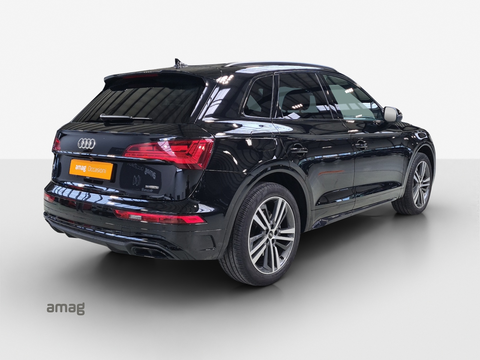 AUDI Q5 40 TDI Black Edition quattro S-tronic-image-4