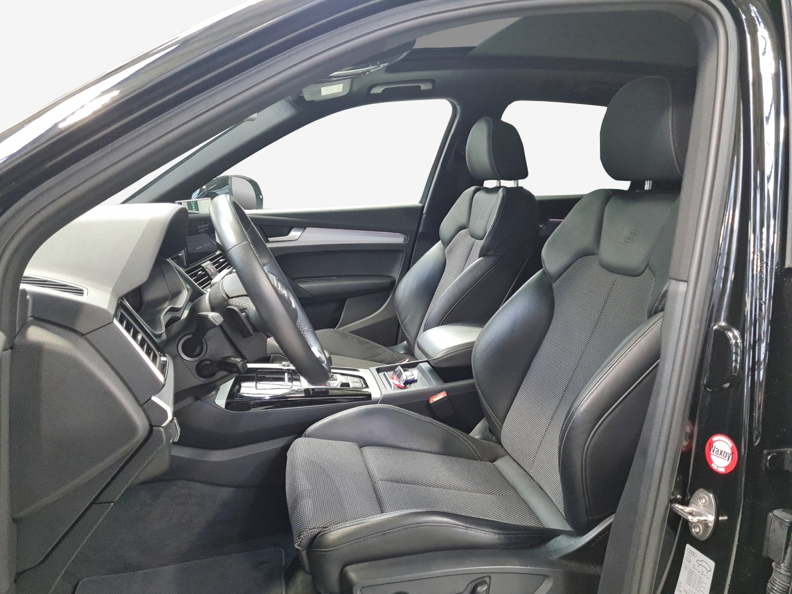 AUDI Q5 40 TDI Black Edition quattro S-tronic-image-7
