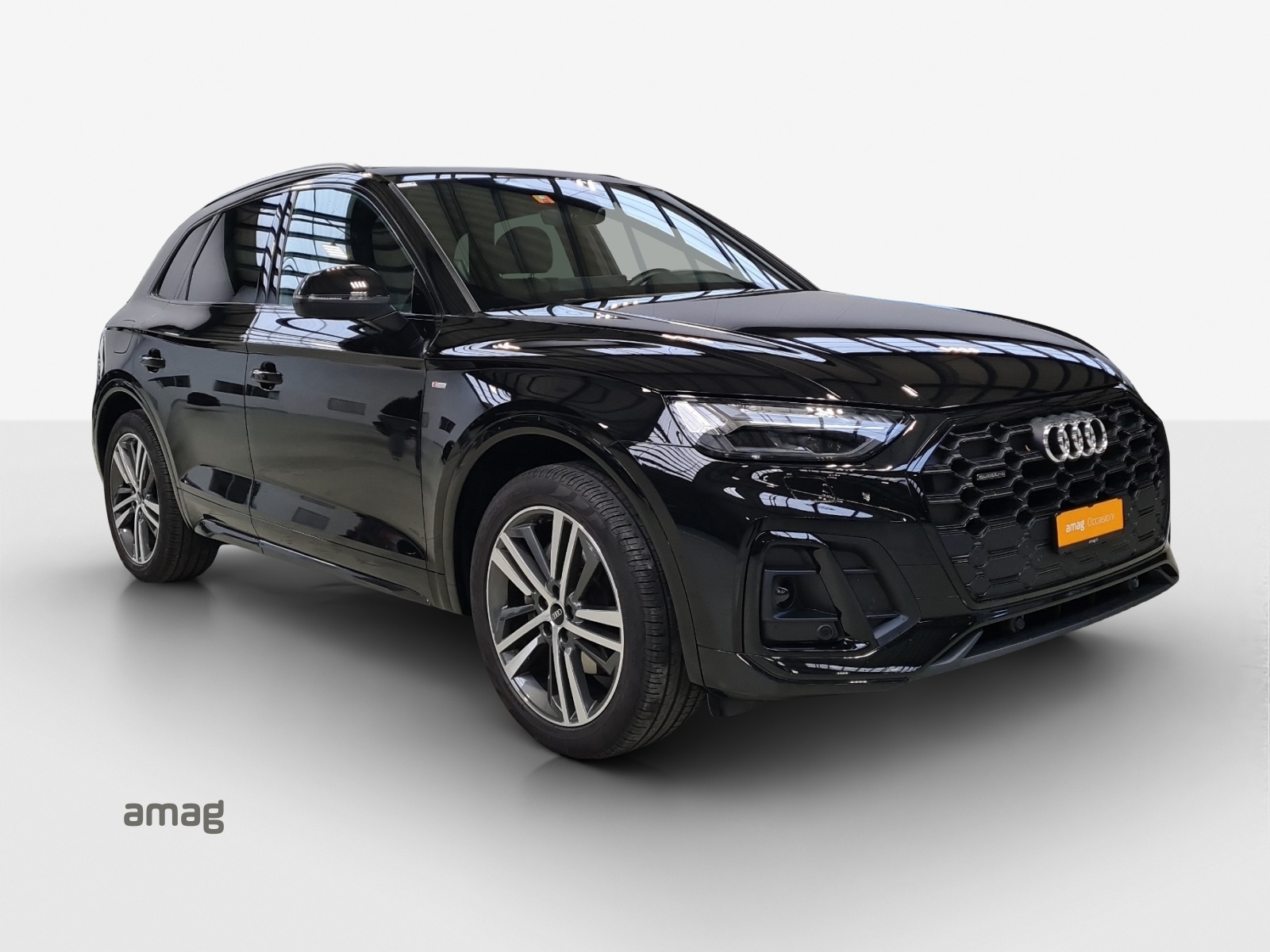 AUDI Q5 40 TDI Black Edition quattro S-tronic-image-5