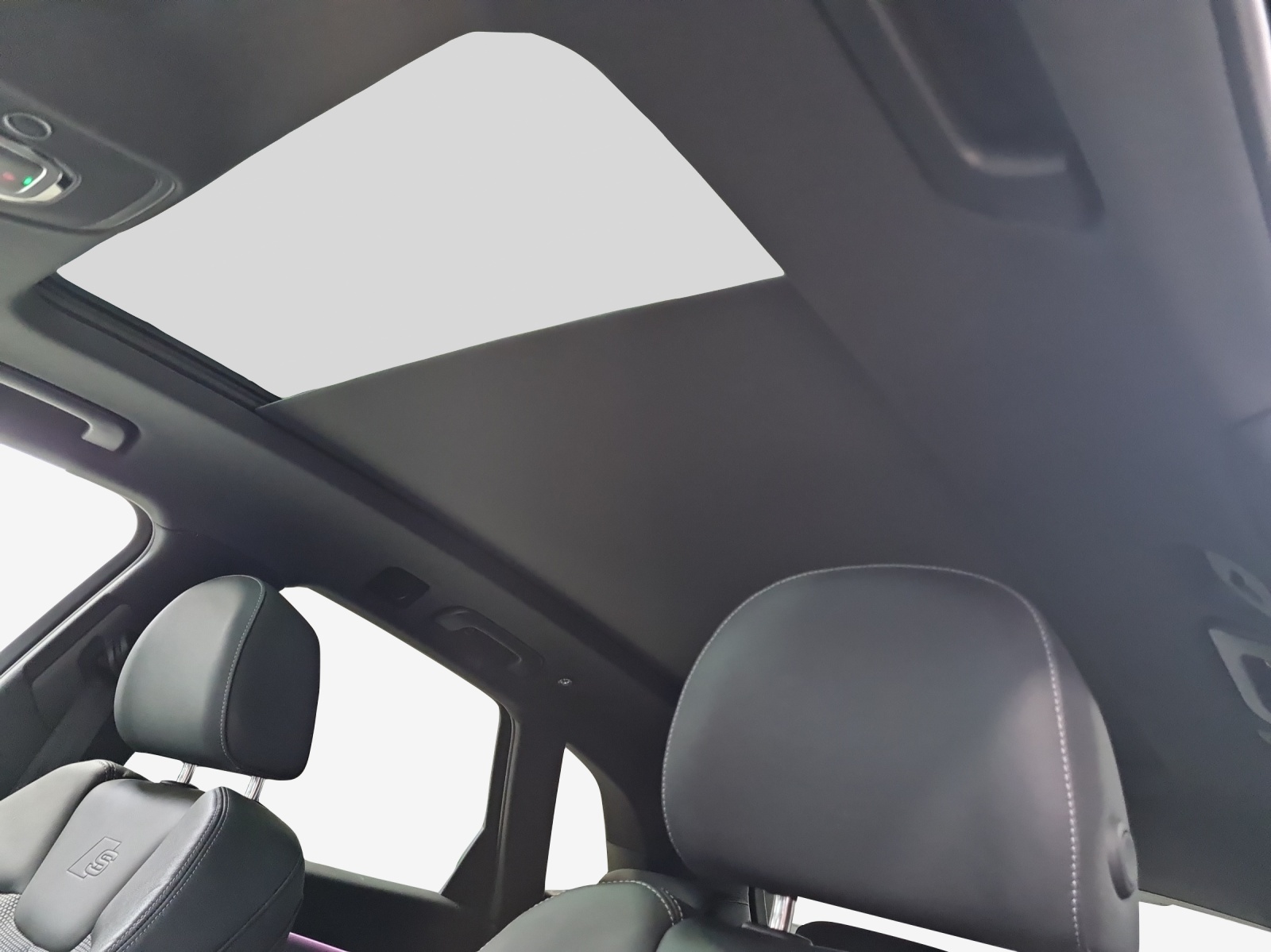 AUDI Q5 40 TDI Black Edition quattro S-tronic-image-13