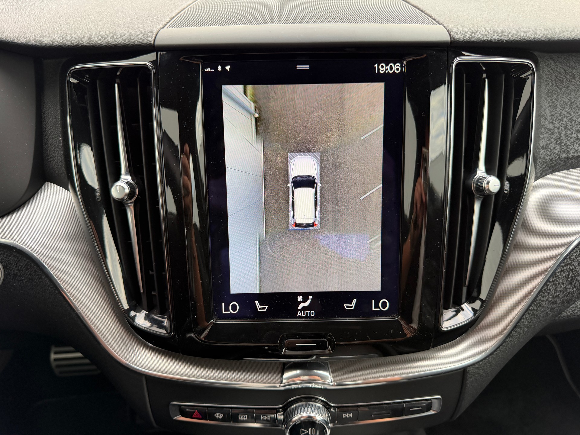 VOLVO XC60 D4 AWD R-Design Geartronic-image-14