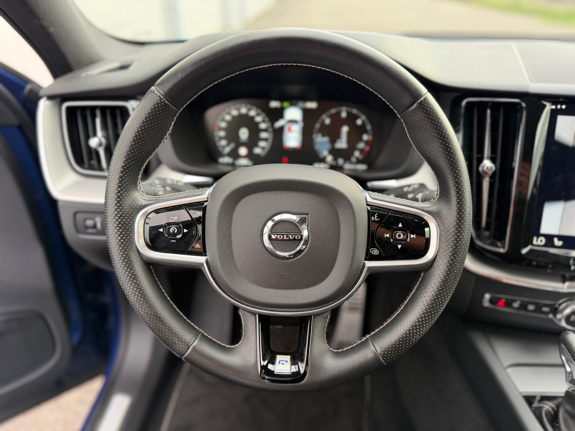 VOLVO XC60 D4 AWD R-Design Geartronic-image-10