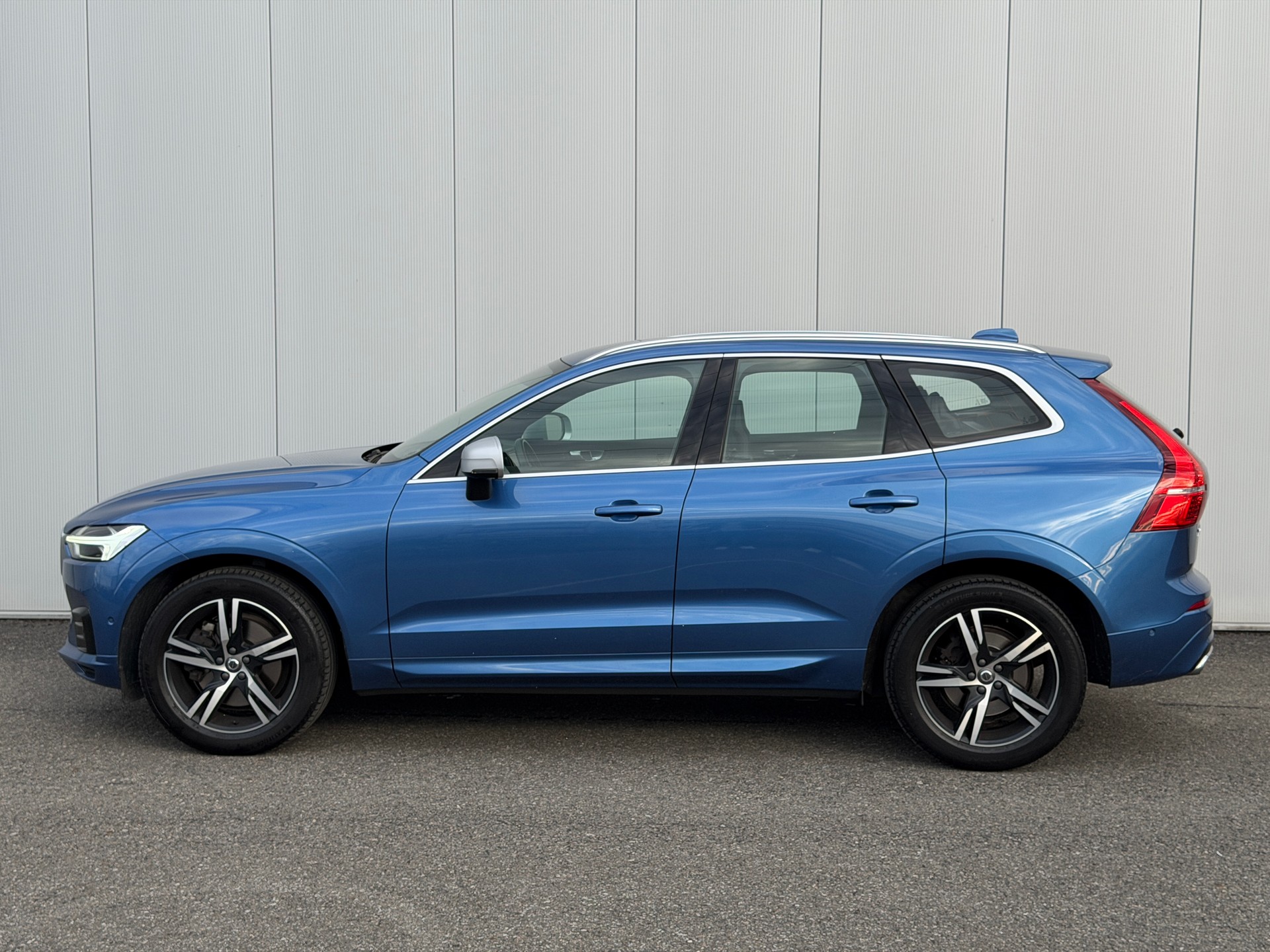 VOLVO XC60 D4 AWD R-Design Geartronic-image-6