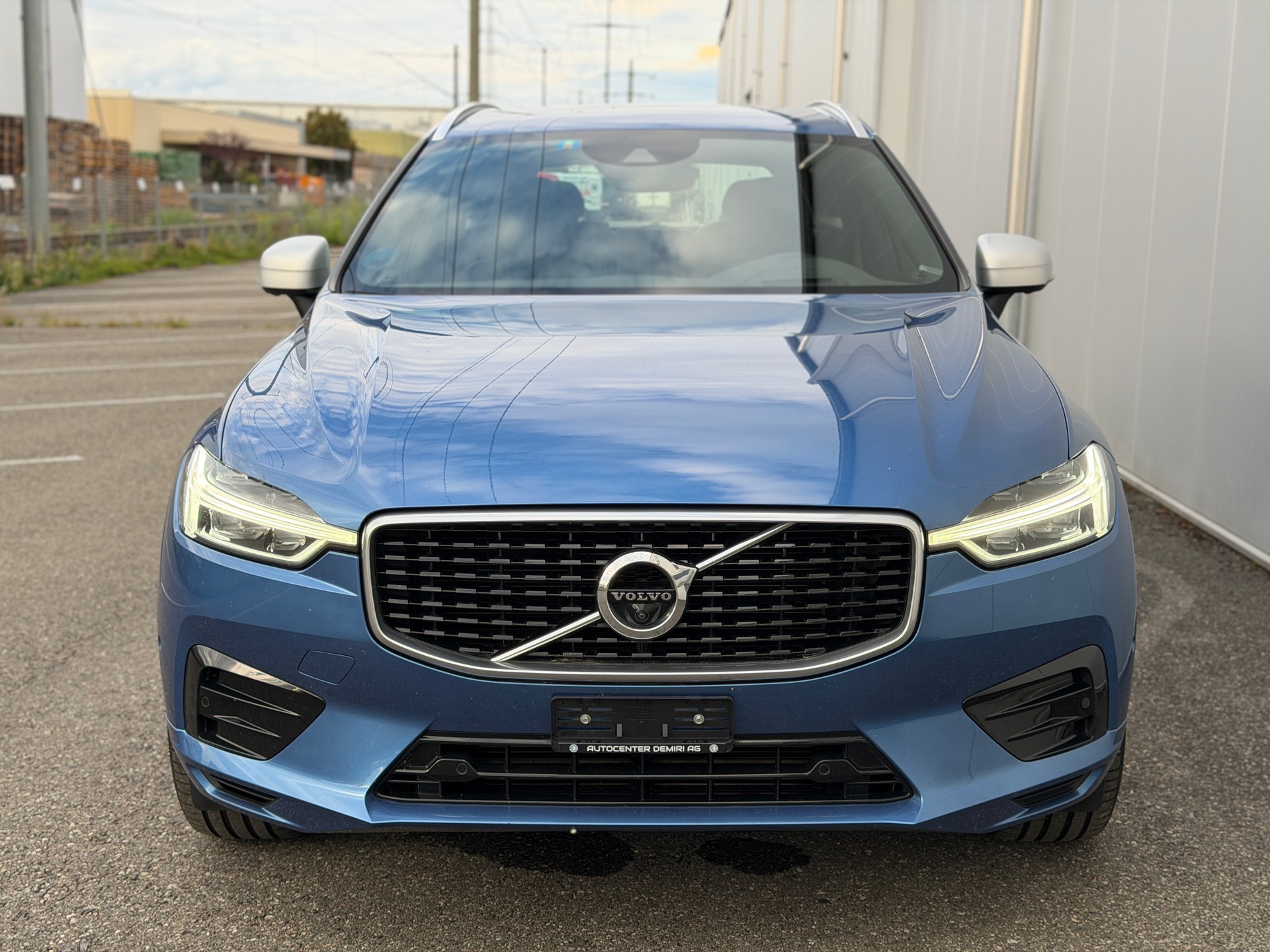 VOLVO XC60 D4 AWD R-Design Geartronic-image-1