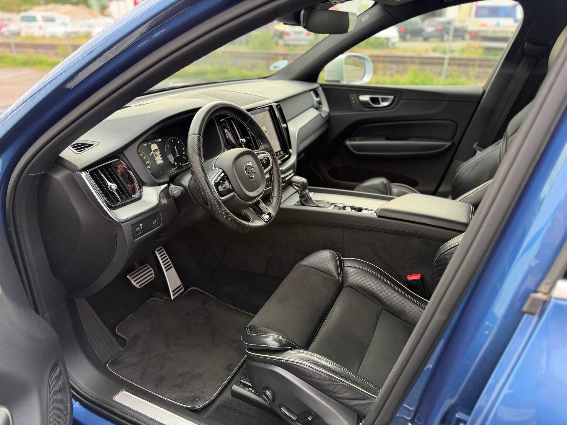 VOLVO XC60 D4 AWD R-Design Geartronic-image-8