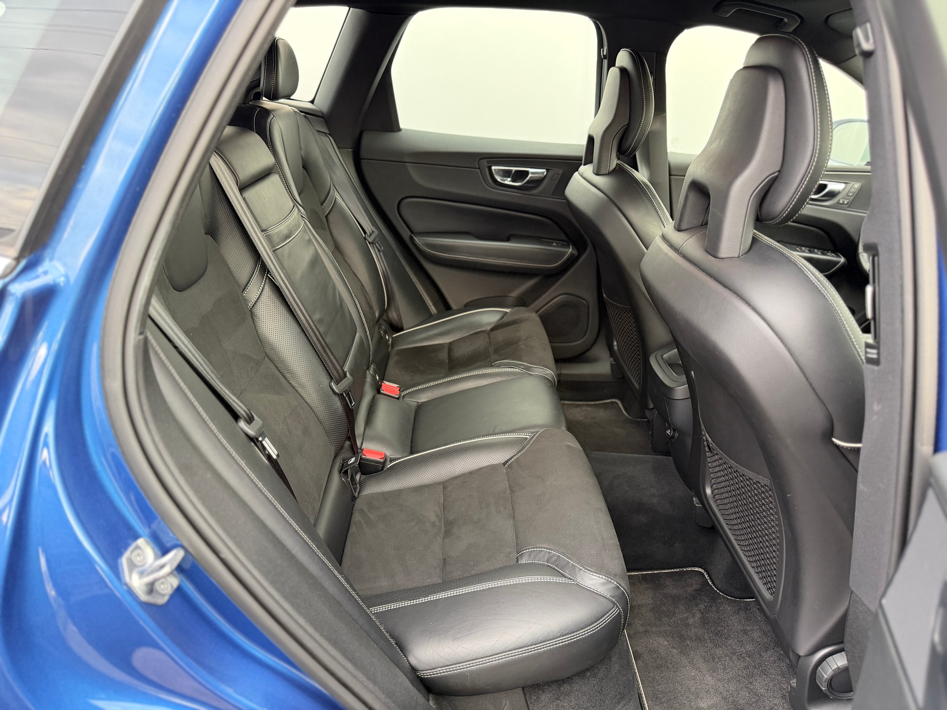 VOLVO XC60 D4 AWD R-Design Geartronic-image-13