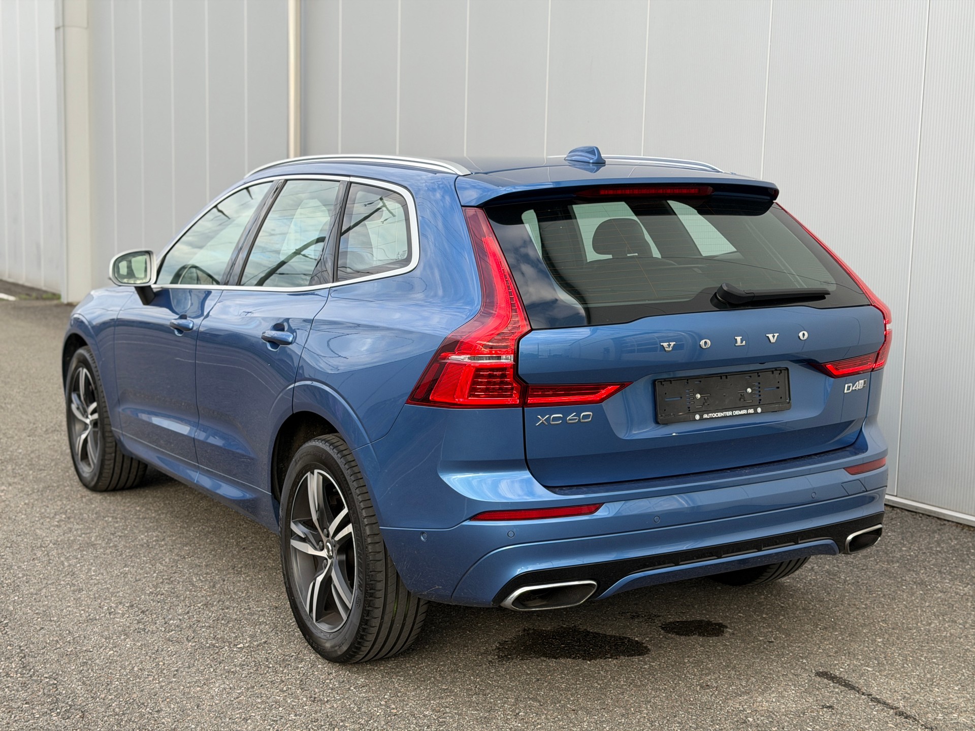 VOLVO XC60 D4 AWD R-Design Geartronic-image-7