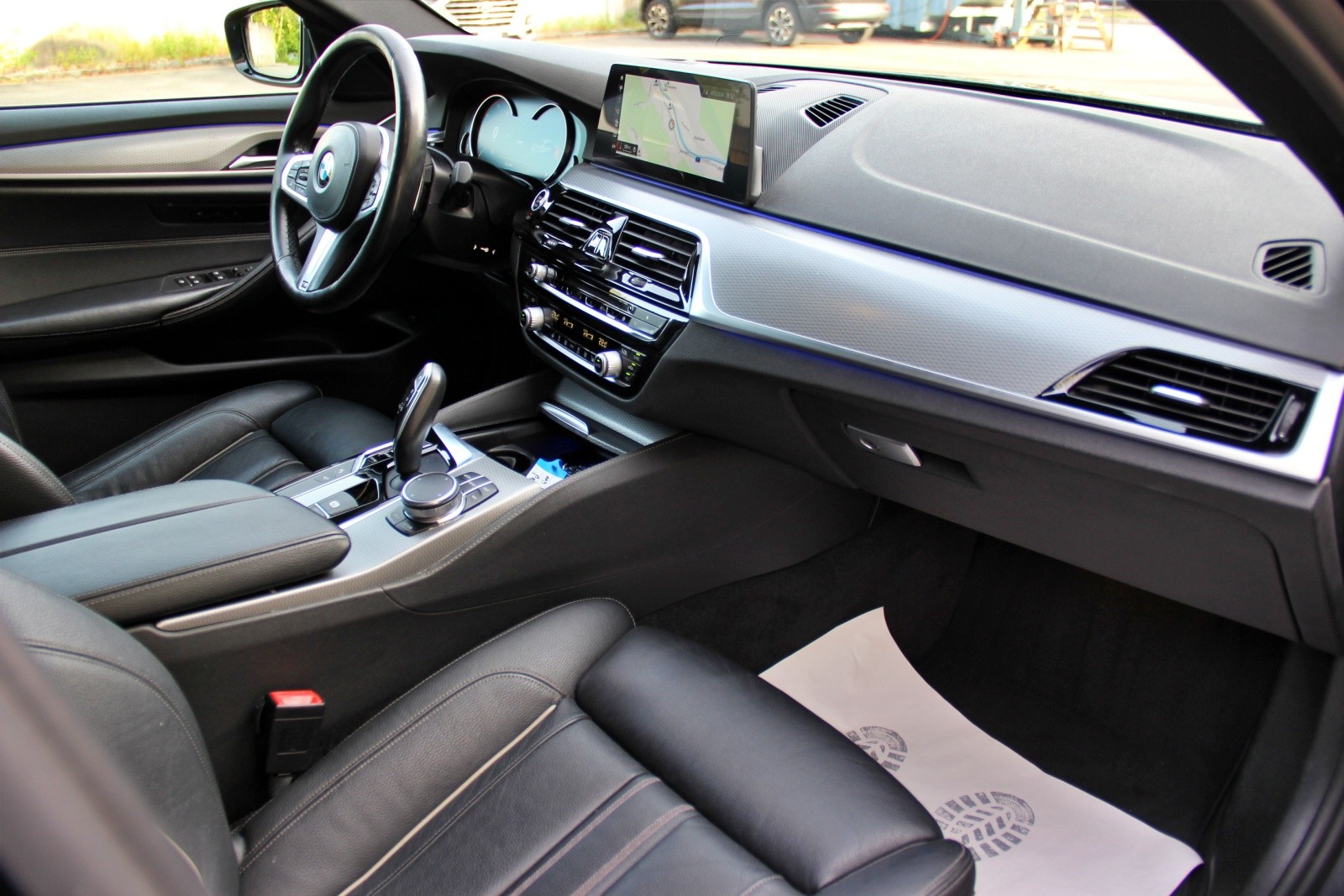 BMW 530d xDrive Steptronic M-Sport-image-12