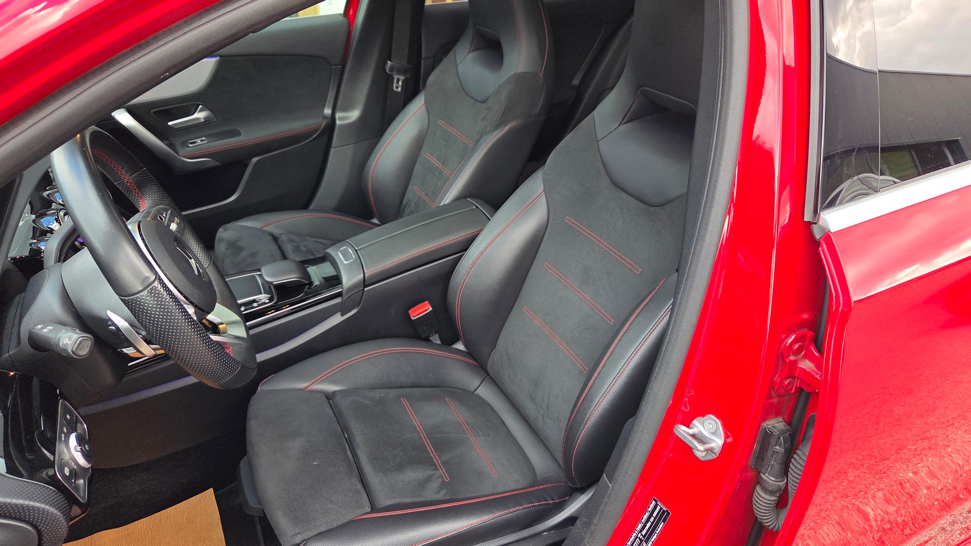 MERCEDES-BENZ A 180 AMG Line 7G-DCT-image-11