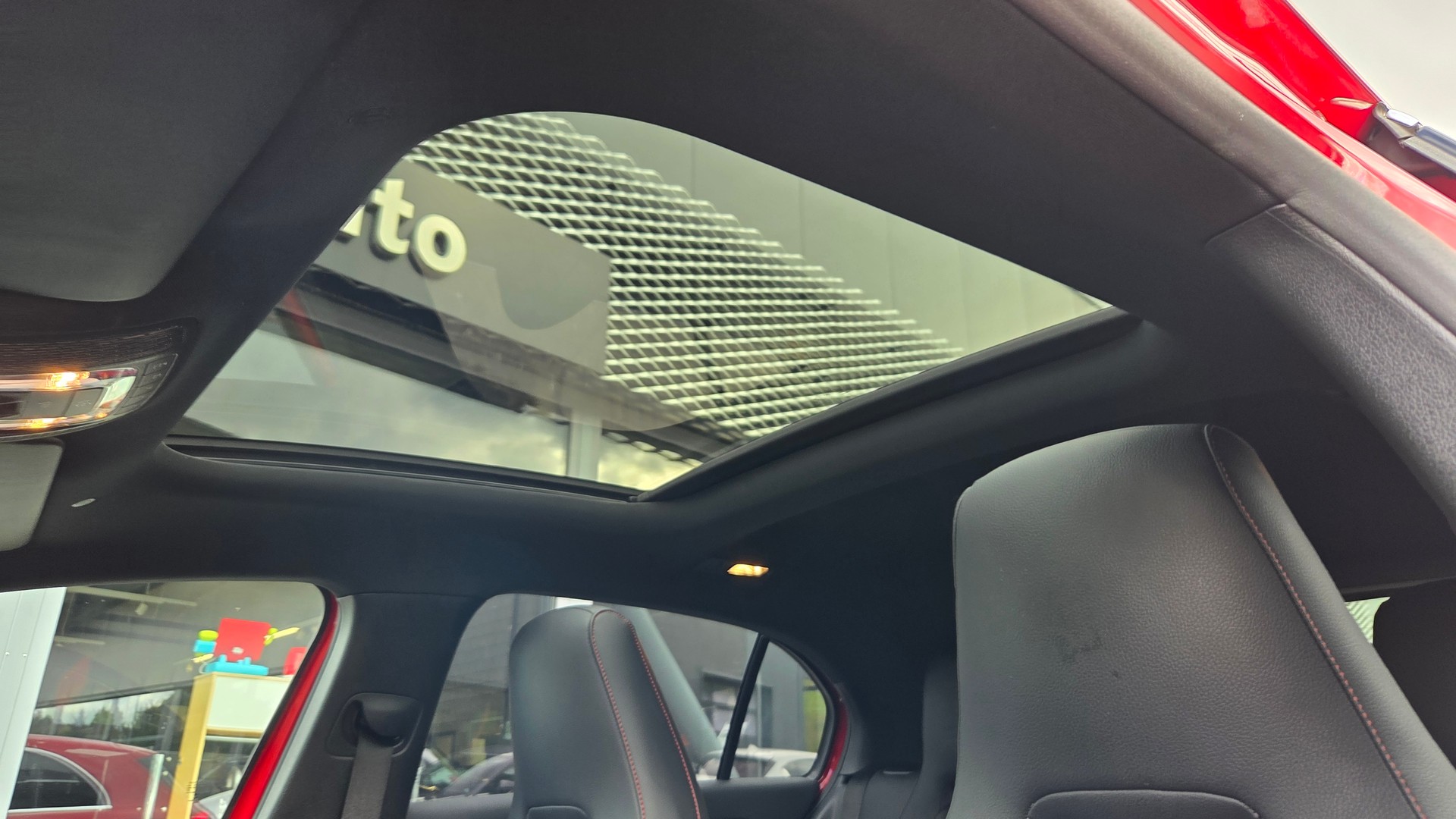 MERCEDES-BENZ A 180 AMG Line 7G-DCT-image-12