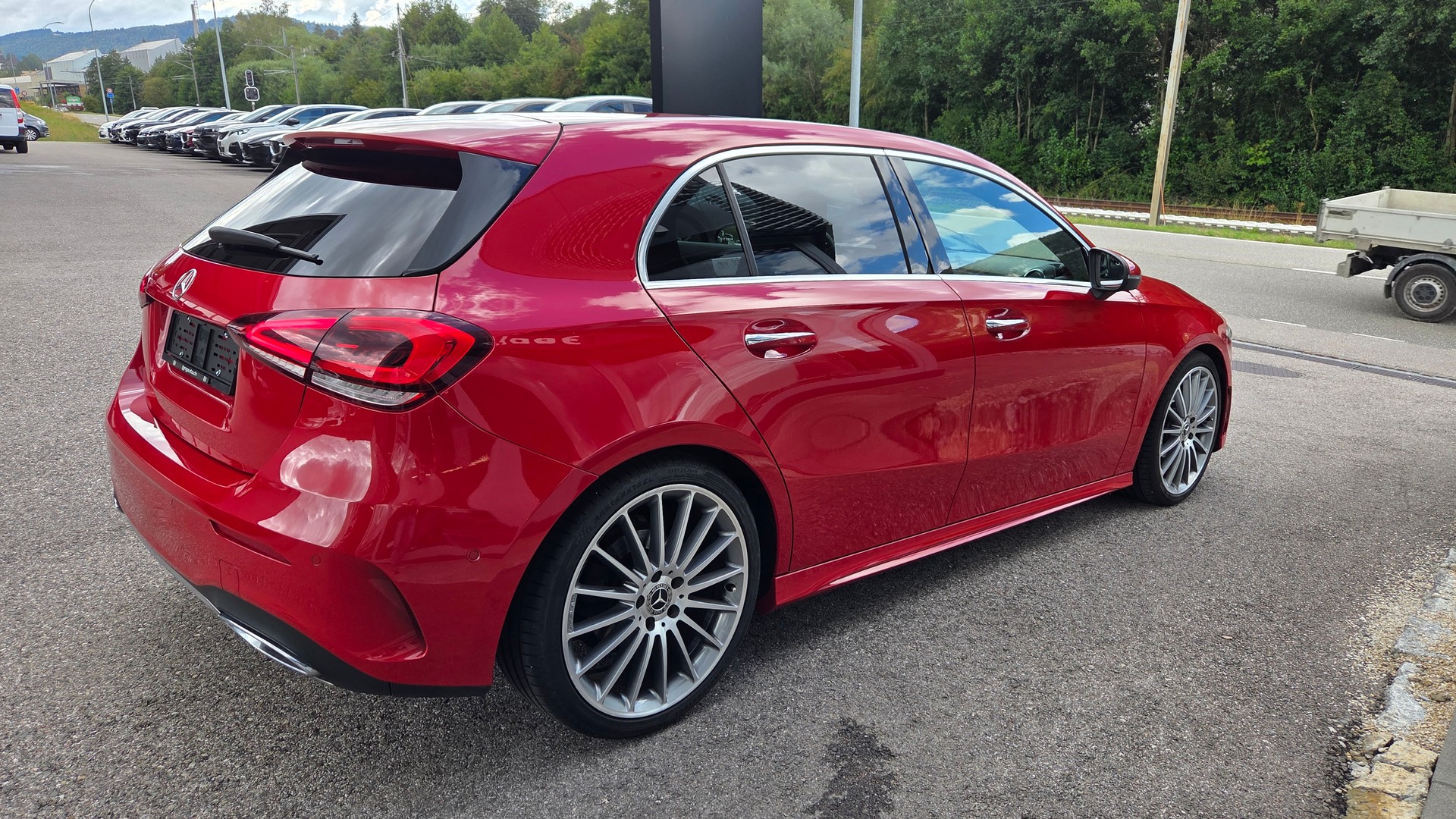 MERCEDES-BENZ A 180 AMG Line 7G-DCT-image-4