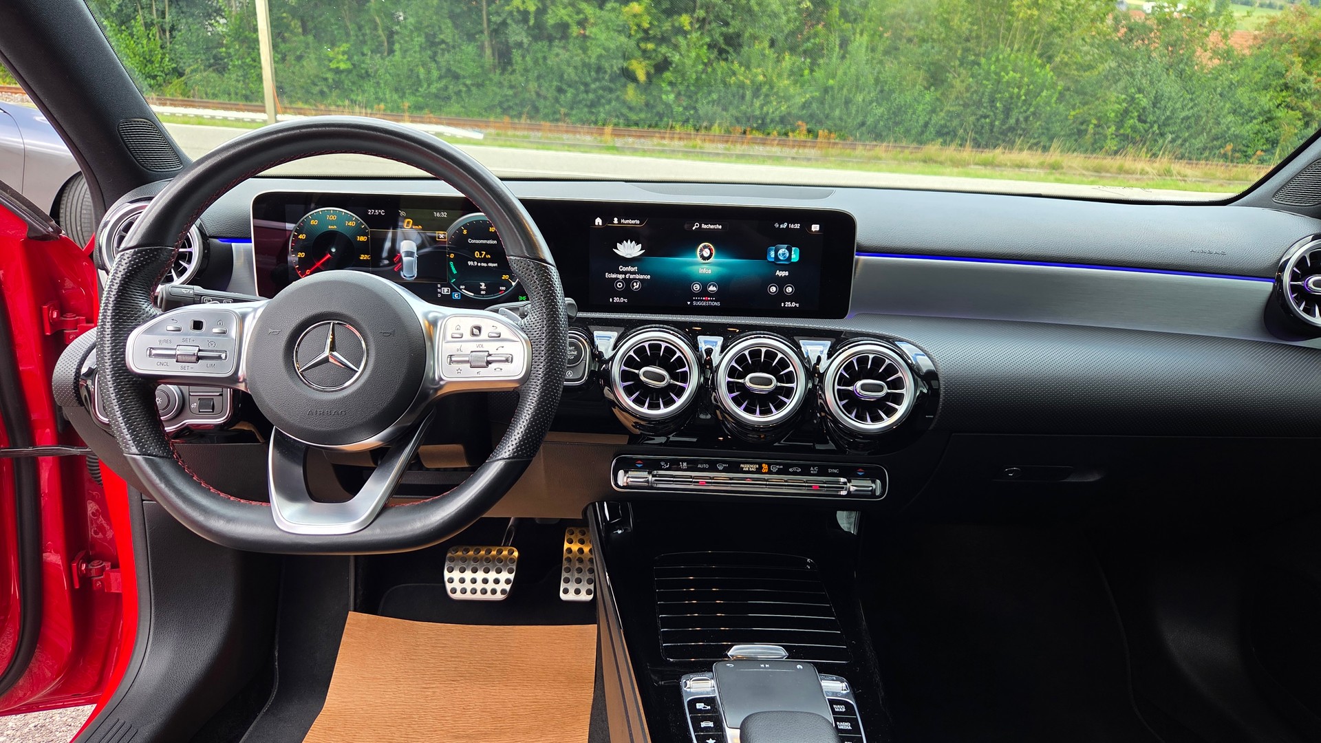 MERCEDES-BENZ A 180 AMG Line 7G-DCT-image-13