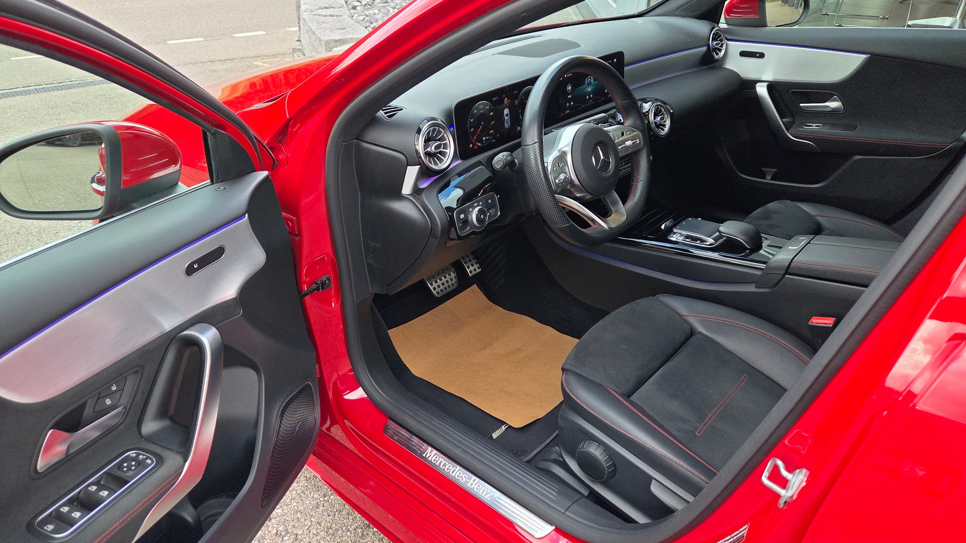 MERCEDES-BENZ A 180 AMG Line 7G-DCT-image-10