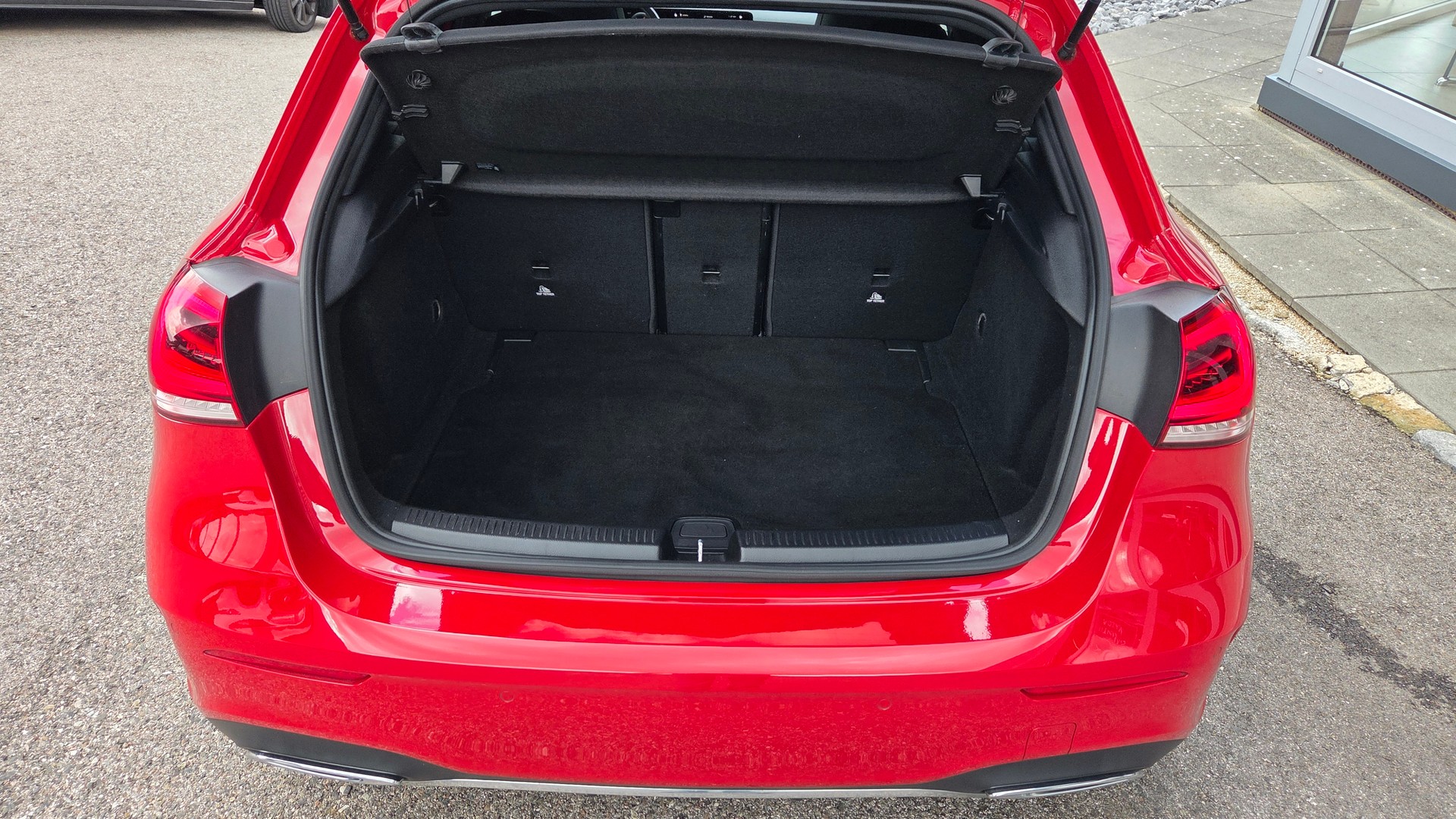 MERCEDES-BENZ A 180 AMG Line 7G-DCT-image-8