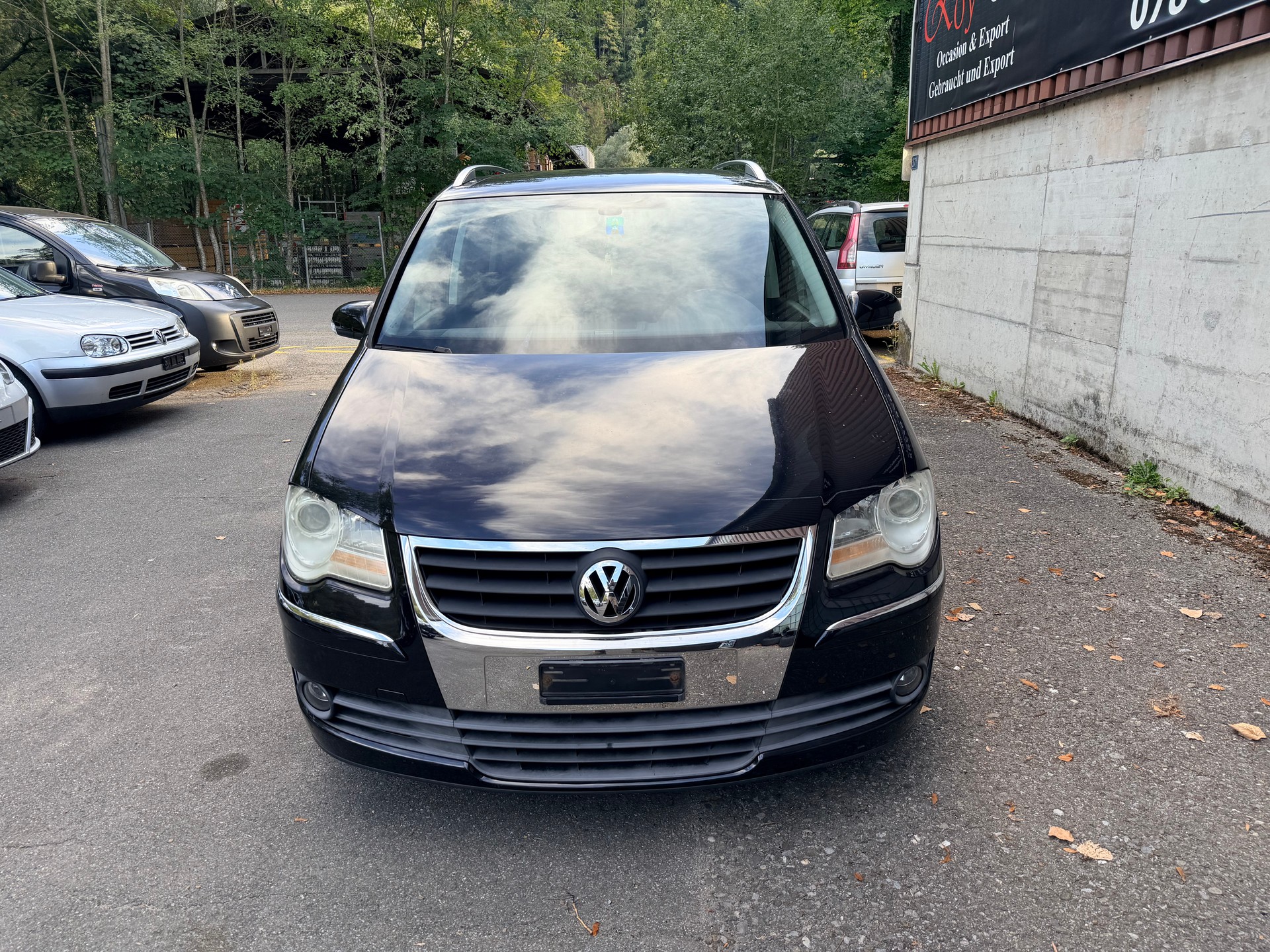 VW Touran 2.0 TDI Highline 7 Places-image-1