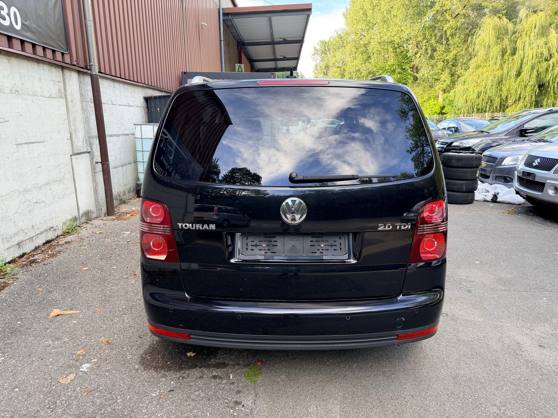 VW Touran 2.0 TDI Highline 7 Places-image-4