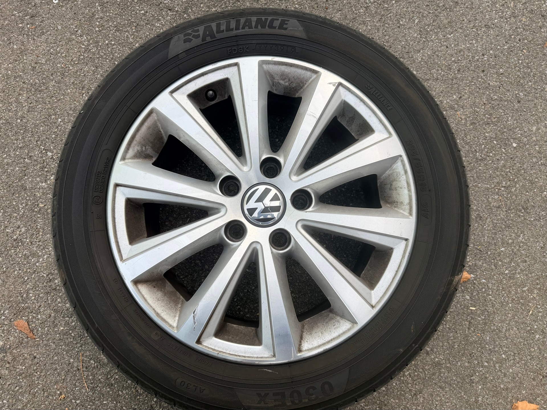 VW Touran 2.0 TDI Highline 7 Places-image-12