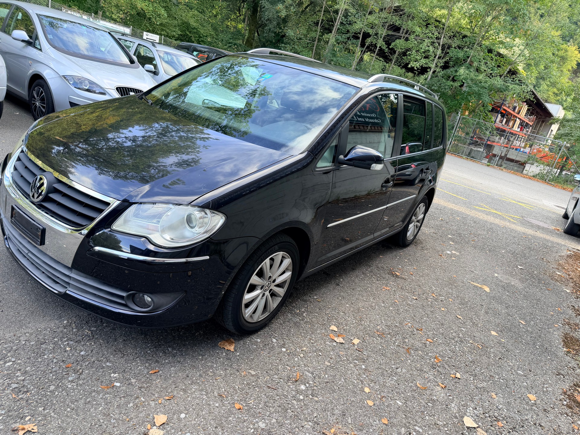 VW Touran 2.0 TDI Highline 7 Places-image-2