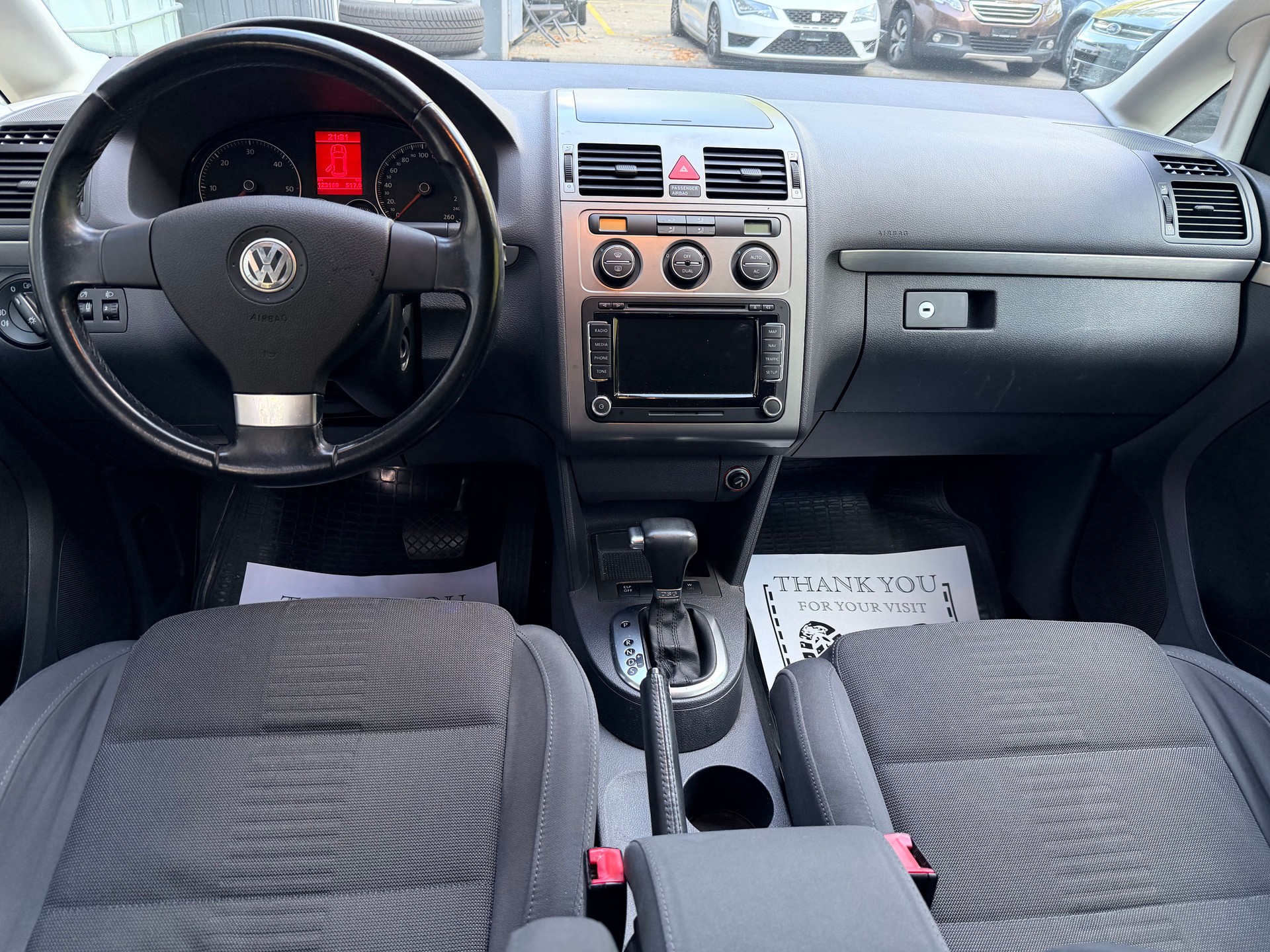 VW Touran 2.0 TDI Highline 7 Places-image-9