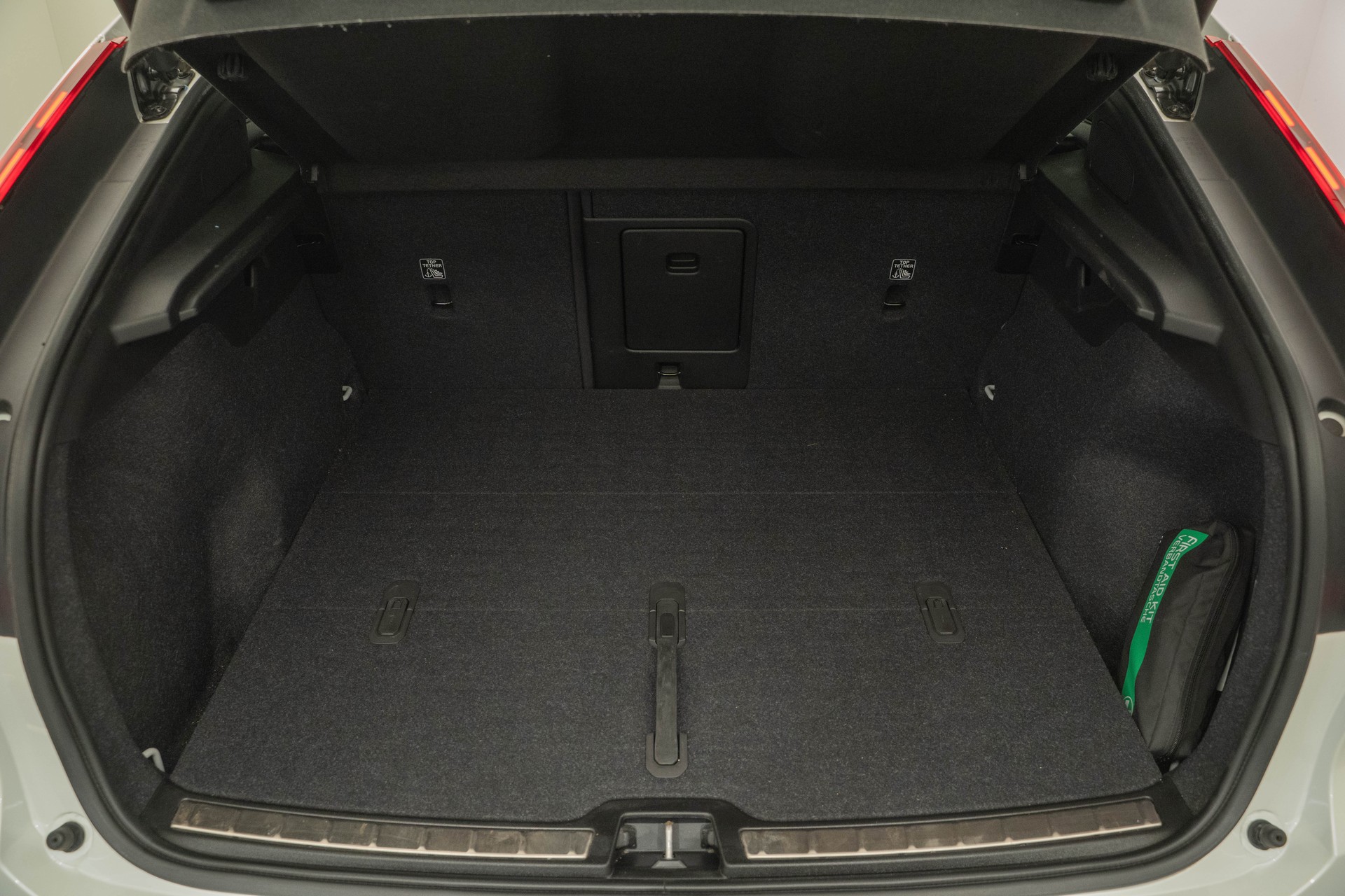 VOLVO C40 E80 Ultimate AWD-image-4