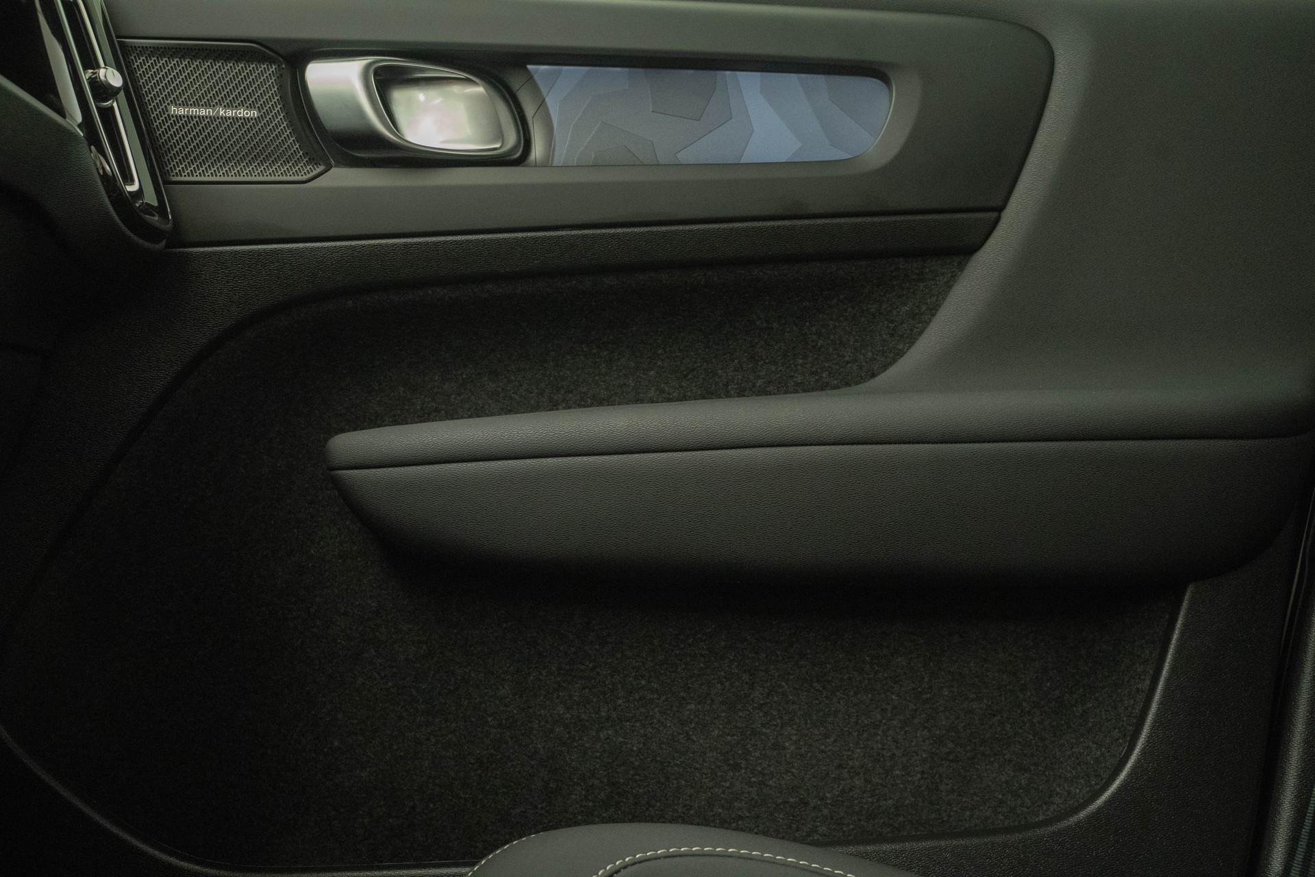 VOLVO C40 E80 Ultimate AWD-image-13