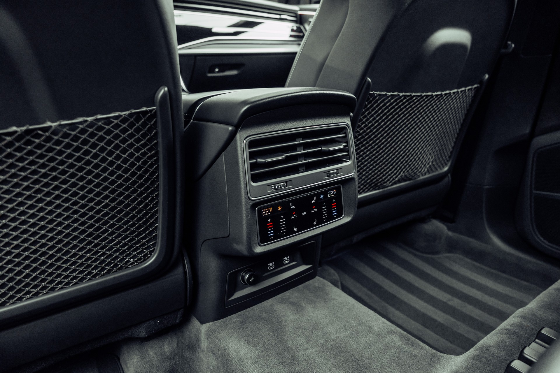 AUDI RSQ8 quattro tiptronic-image-15