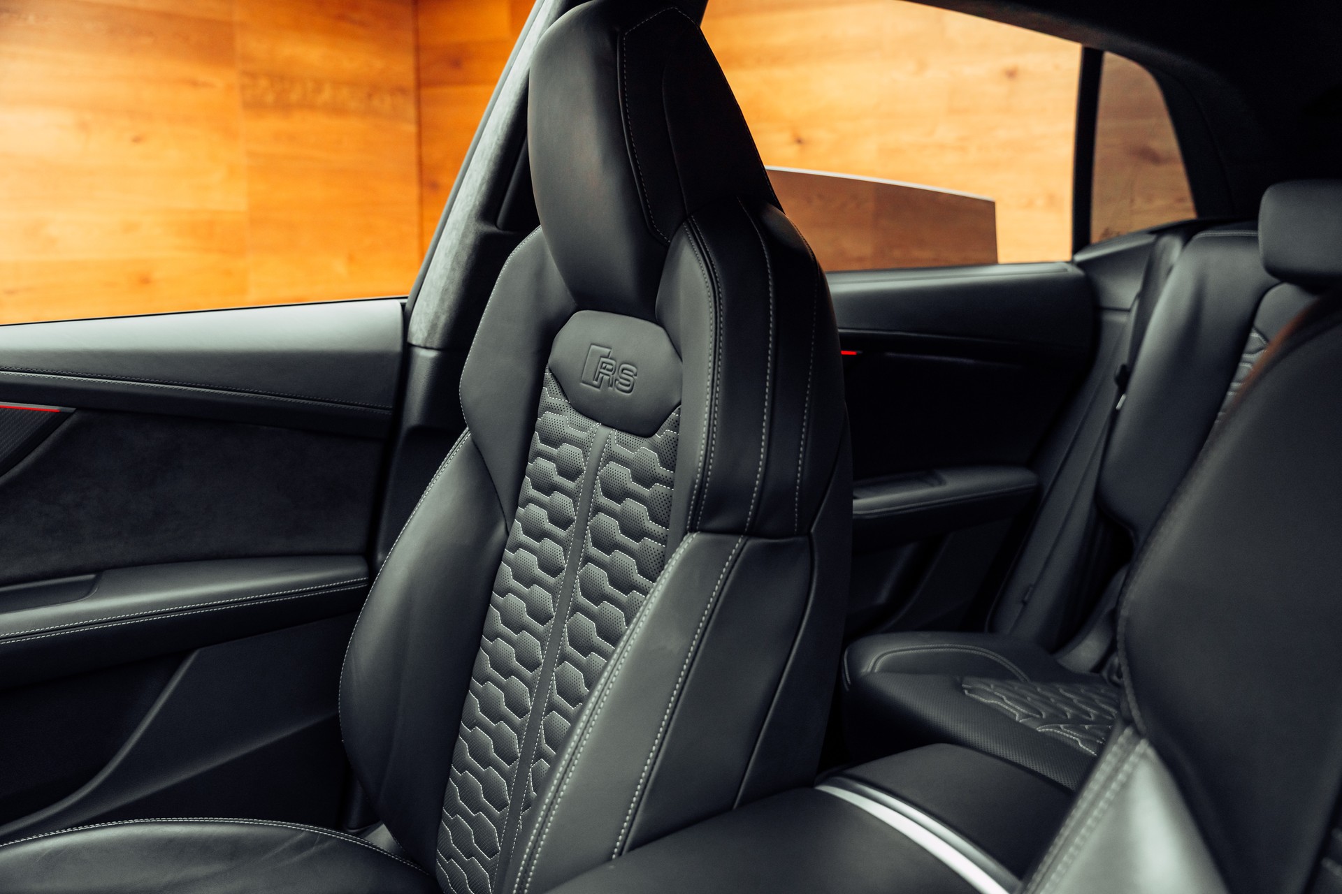 AUDI RSQ8 quattro tiptronic-image-5