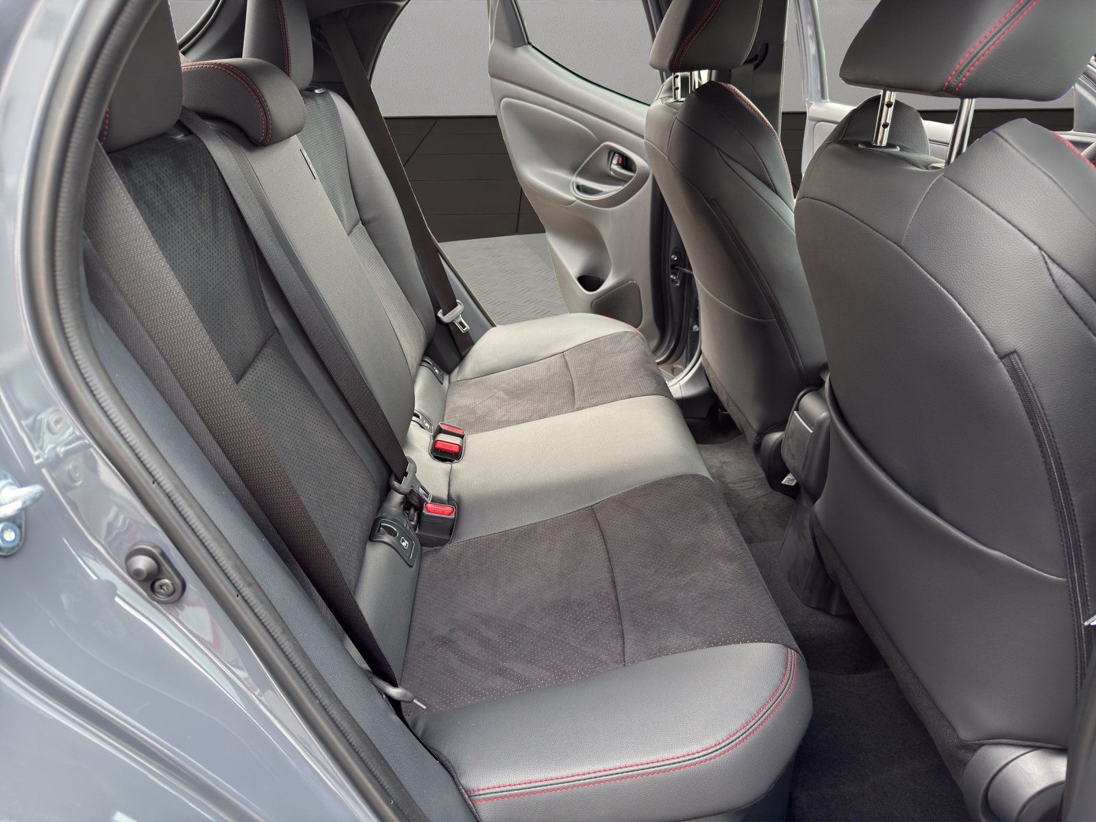 TOYOTA Yaris 1.5 GR Sport e-CVT (10 STÜCK)-image-17