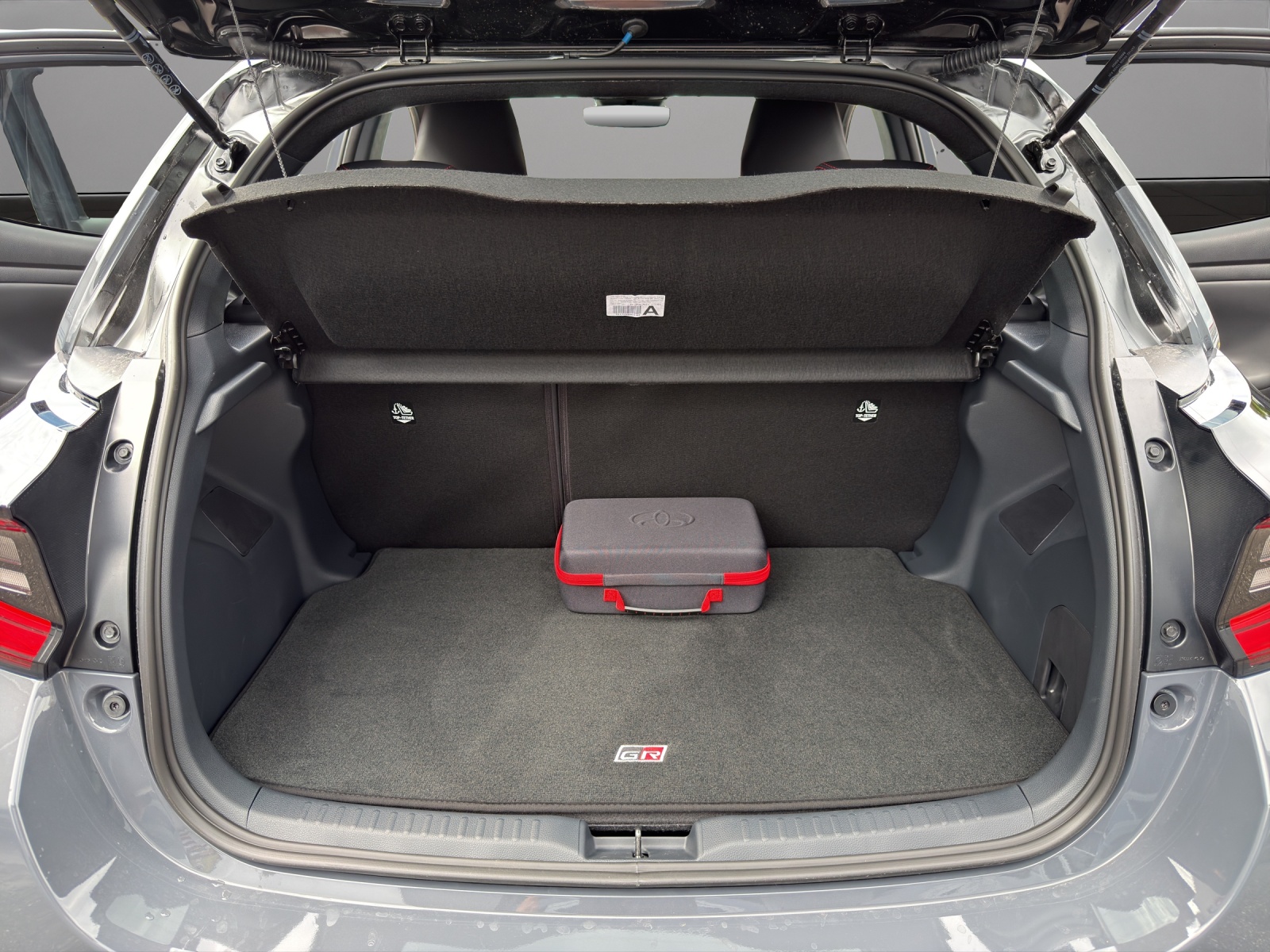 TOYOTA Yaris 1.5 GR Sport e-CVT (10 STÜCK)-image-18