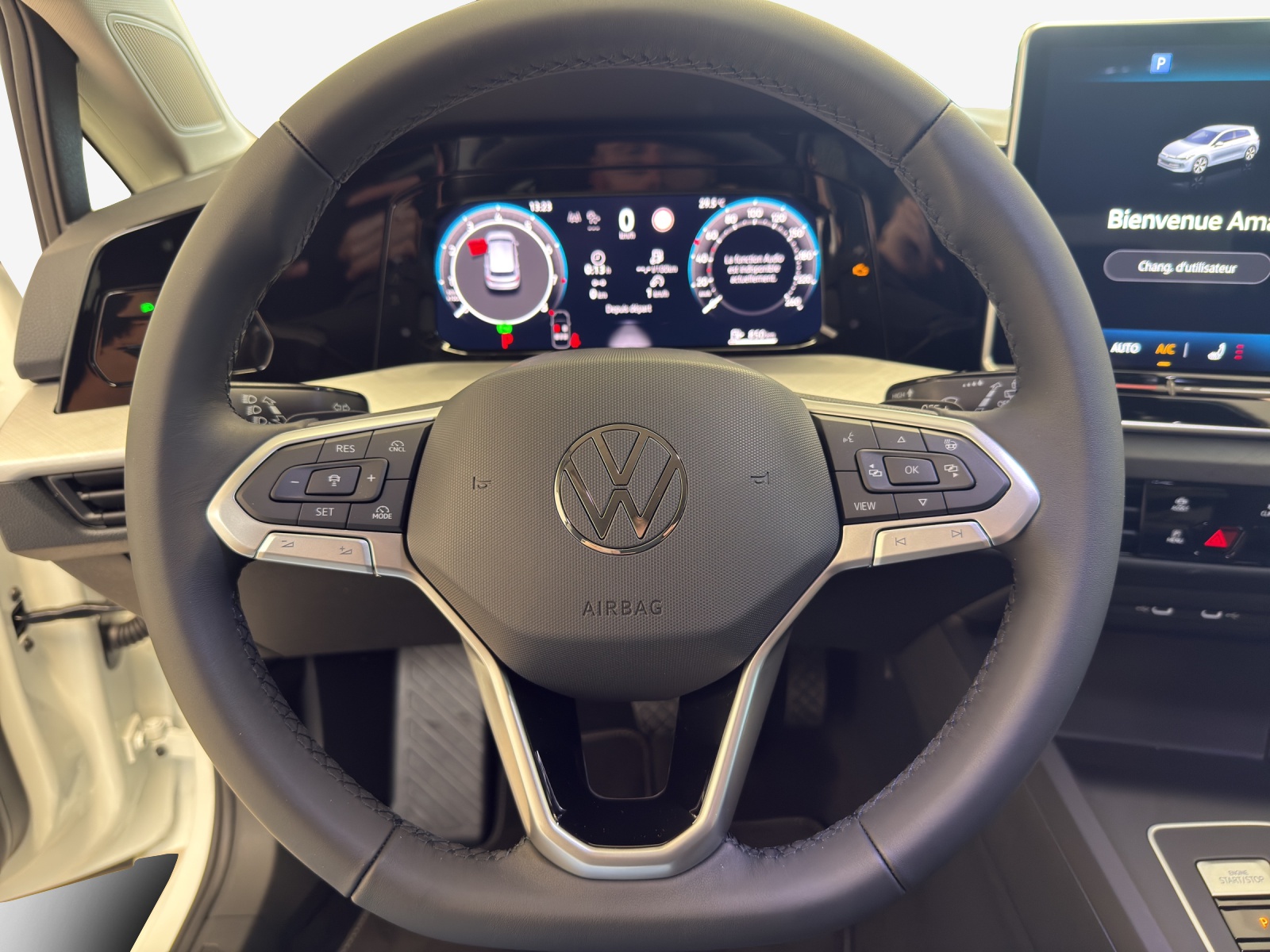 VW Golf 1.5 e TSI mHEV Value DSG-image-9