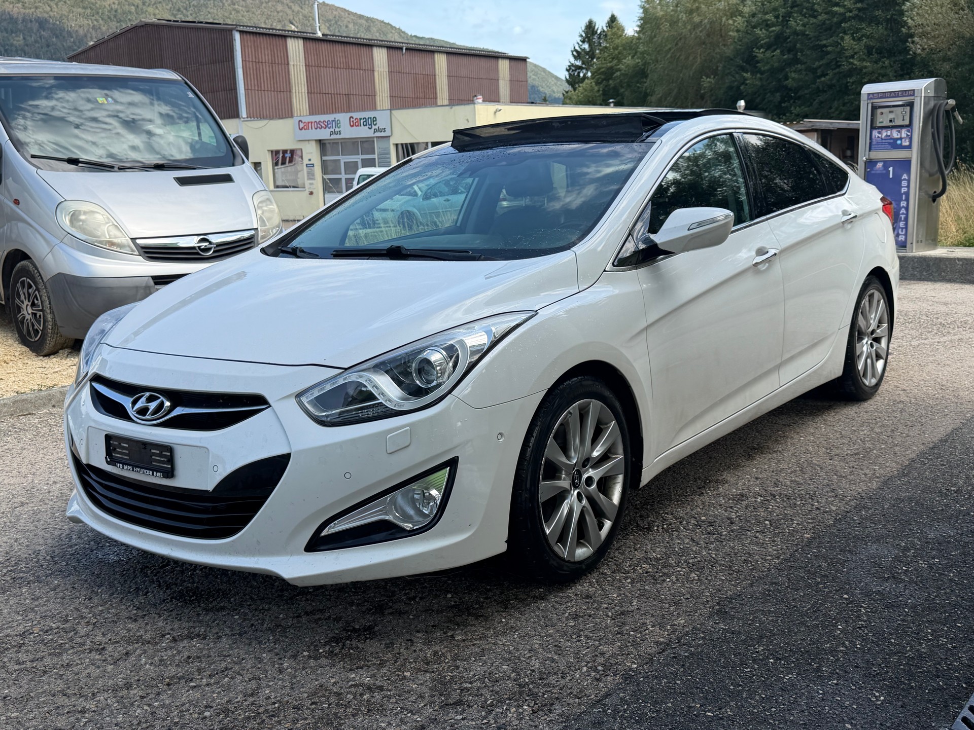 HYUNDAI i40 1.7 CRDI Premium Automatic-image-0