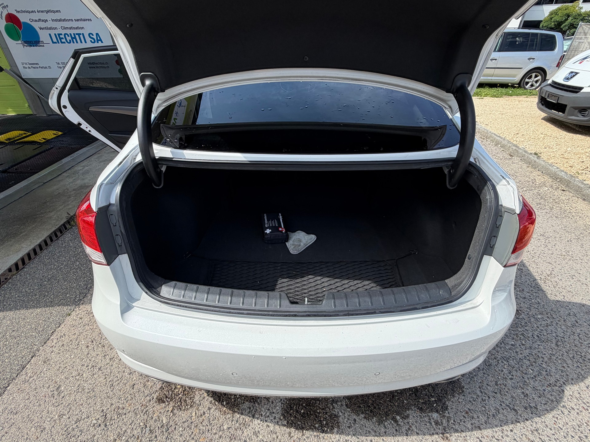 HYUNDAI i40 1.7 CRDI Premium Automatic-image-10