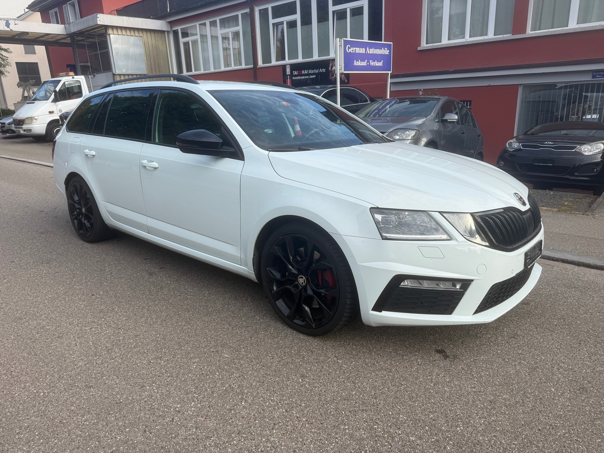 SKODA Octavia Combi 2.0 TSI RS DSG-image-2