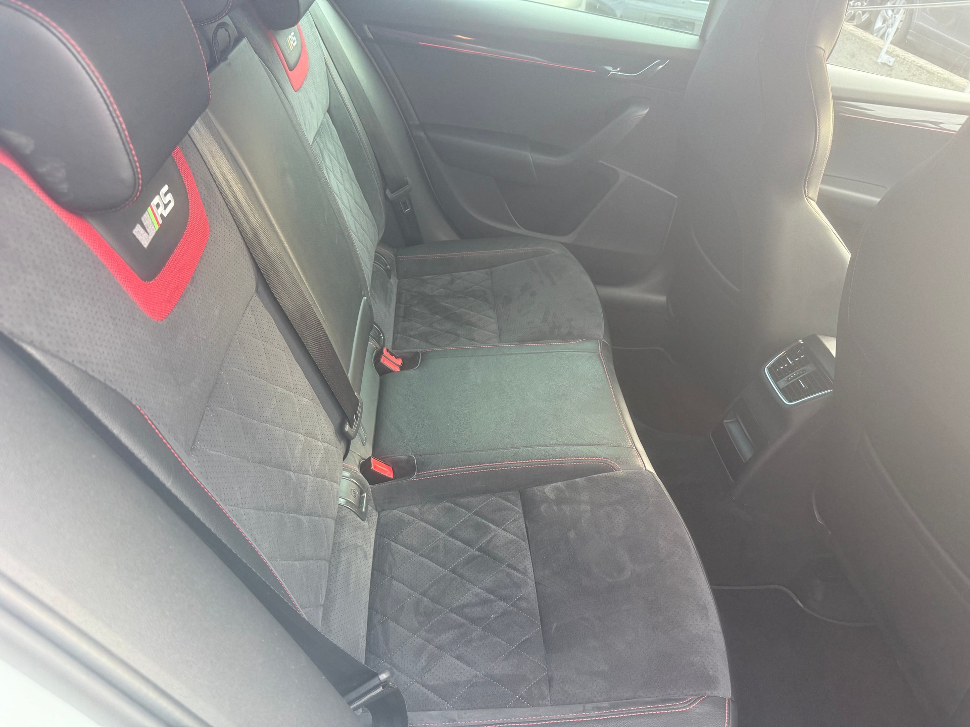 SKODA Octavia Combi 2.0 TSI RS DSG-image-8
