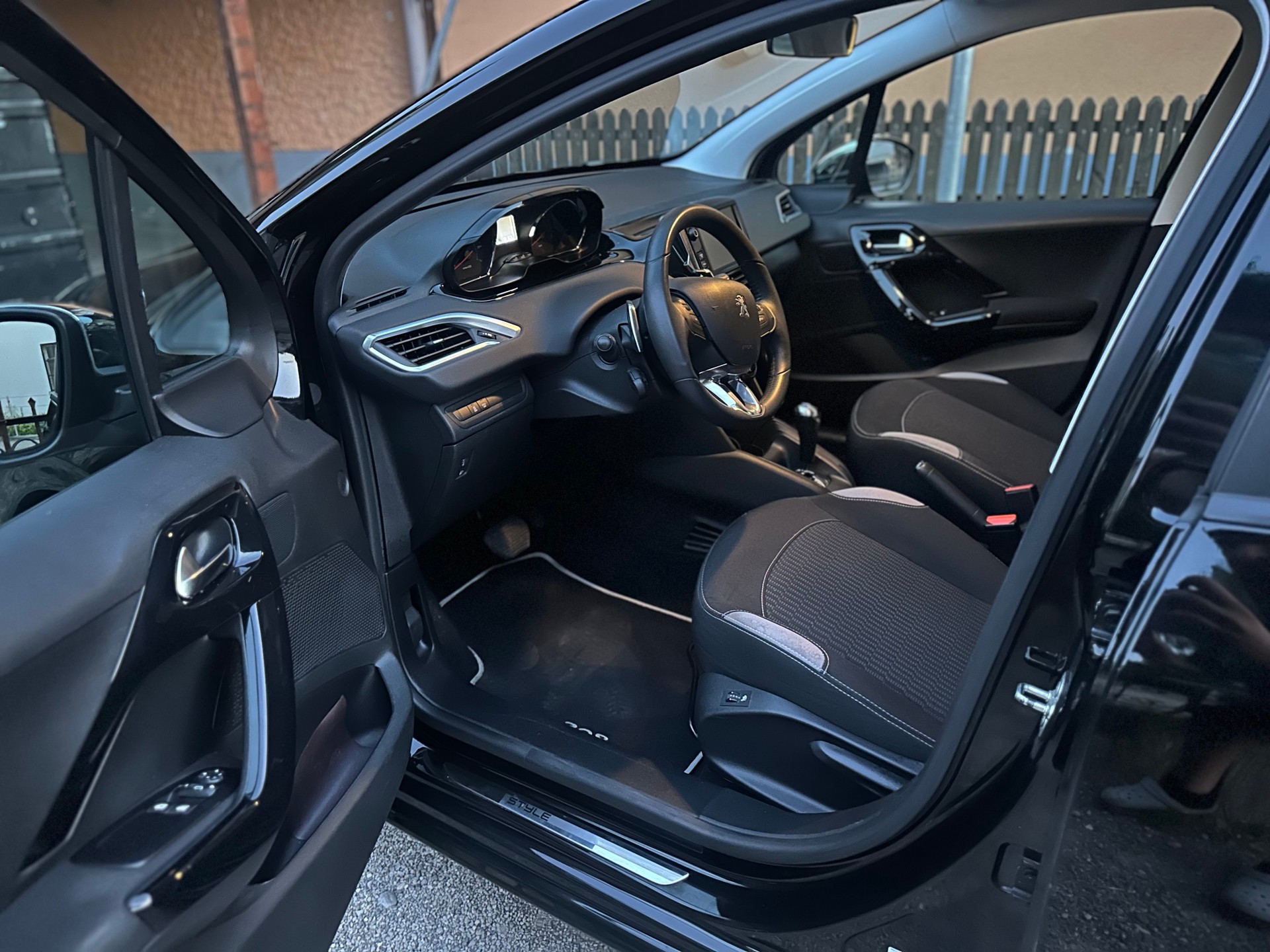 PEUGEOT 1.2 PureTech Active EGS S/S-image-5