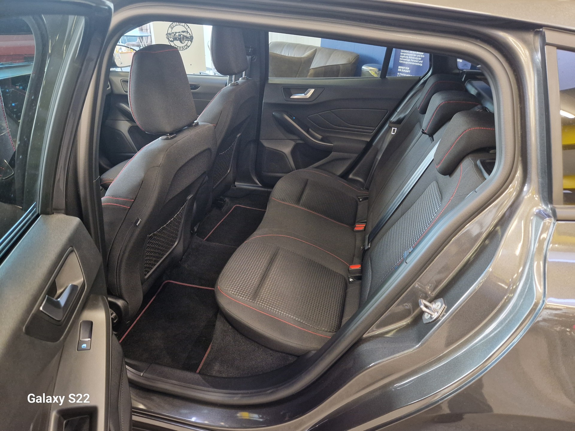 FORD Focus 1.0 MHEV ST-Line X Automat-image-9