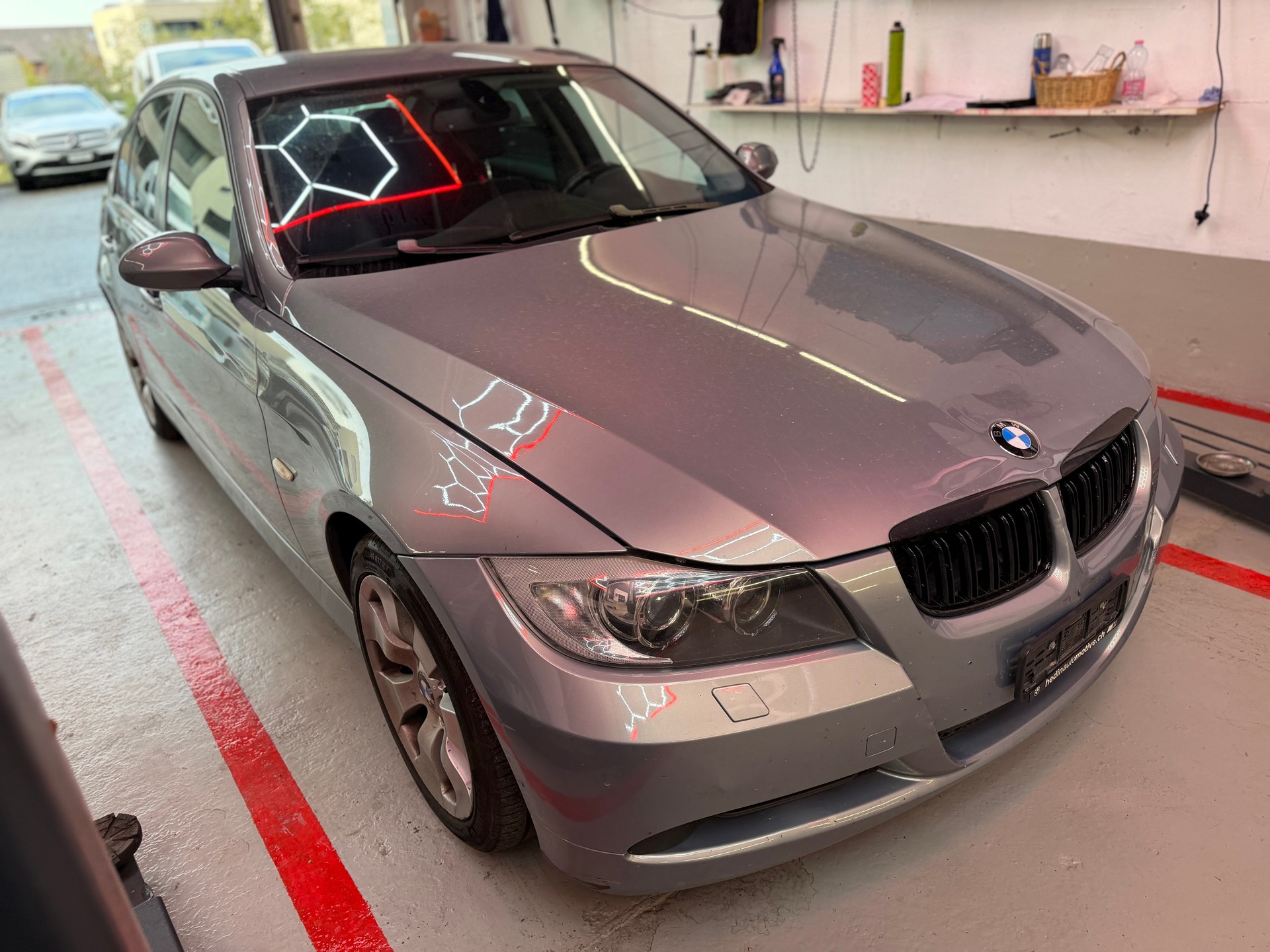 BMW 320i-image-0