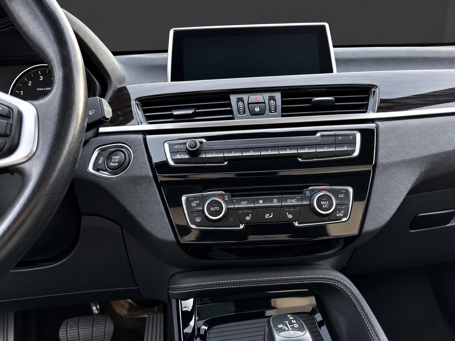 BMW X1 xDrive 20i Sport Line Steptronic-image-12