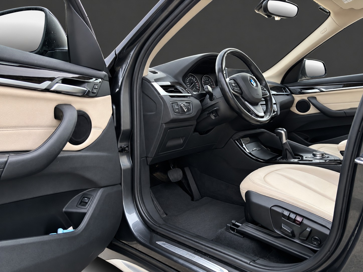 BMW X1 xDrive 20i Sport Line Steptronic-image-13